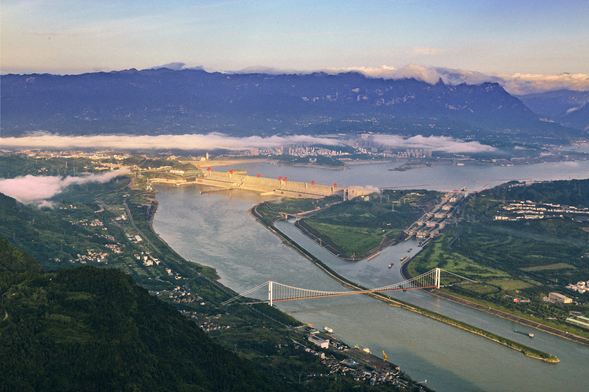 湖北宜昌十大地标建筑  1,三峡大坝 2,宜昌天然塔 3,镇江阁 4,宜昌大