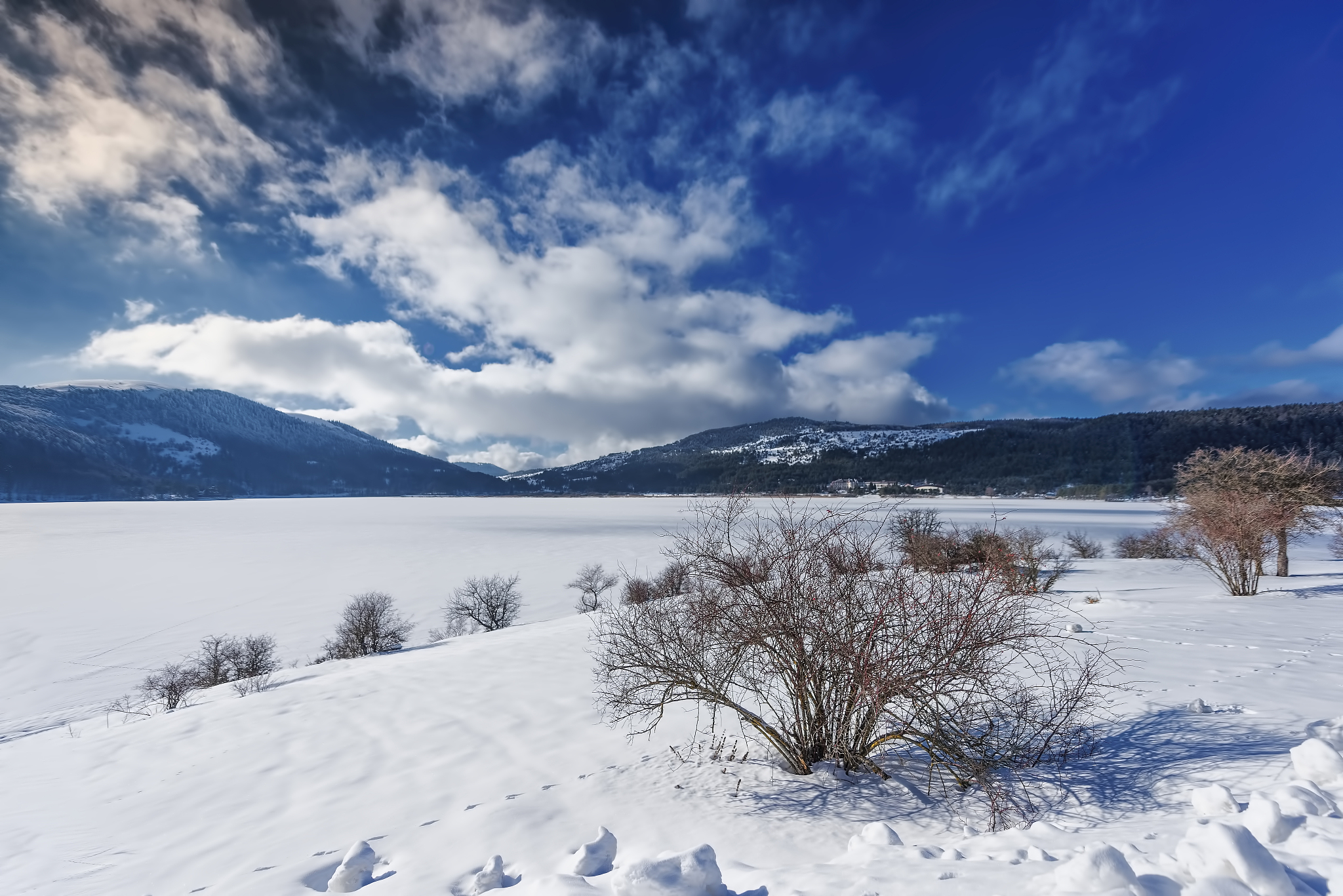 天湖雪景图片