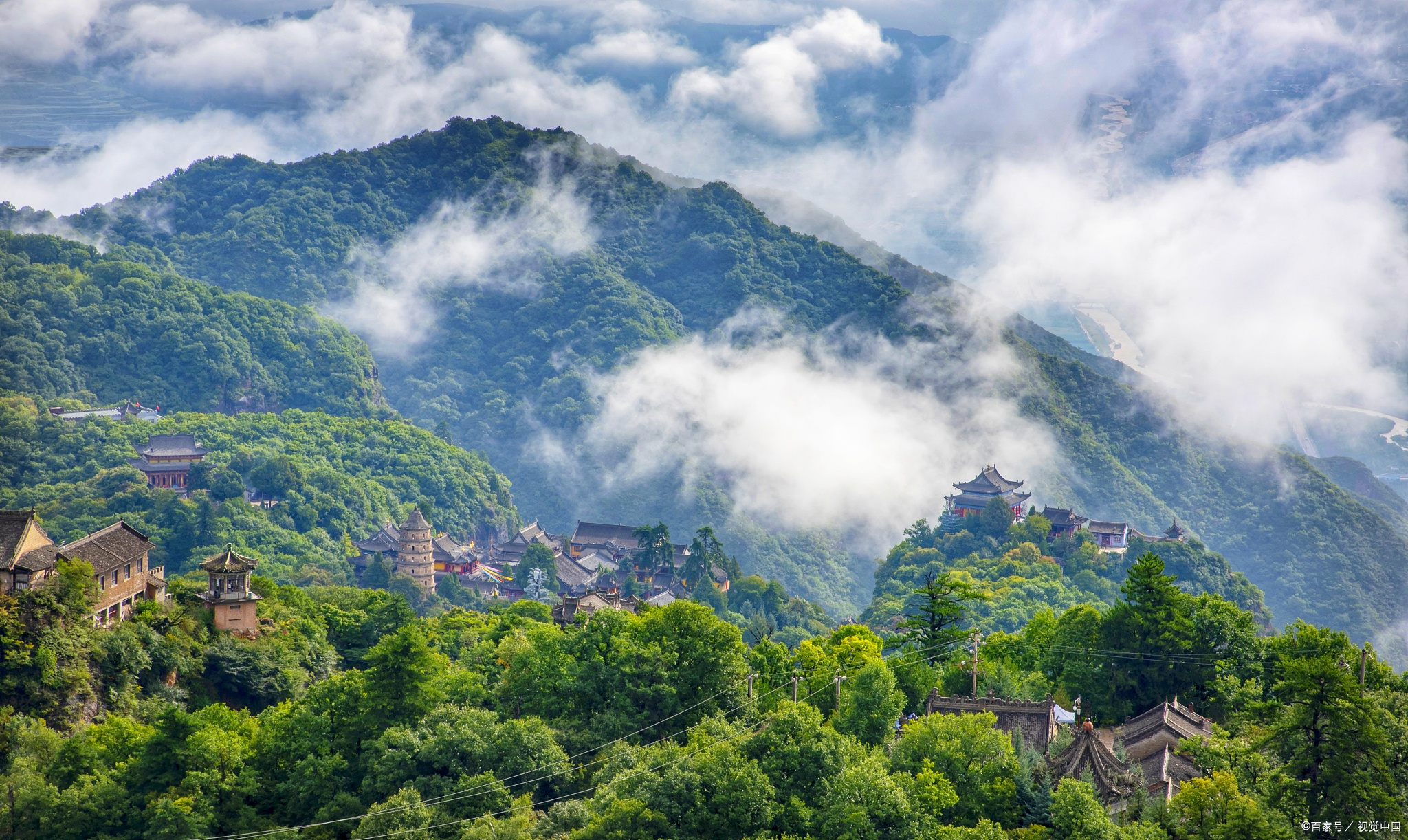 崆峒山位于中国甘肃省平凉市,是一座集自然风光,人文景观和宗教文化于