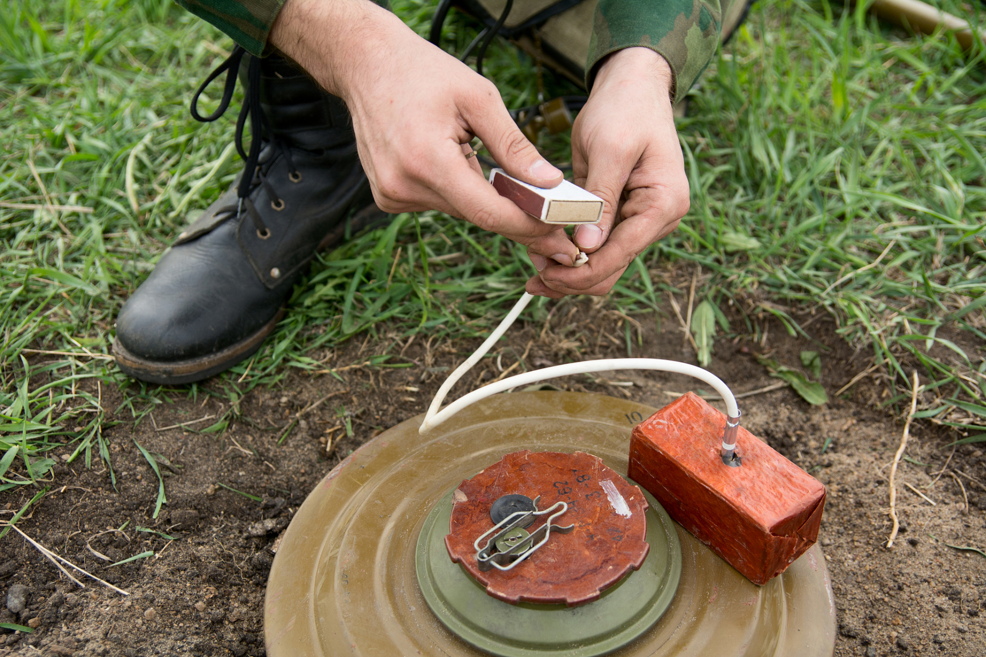 3月21日,一名以色列士兵踩到地雷后,黎以边境地区发生爆炸.