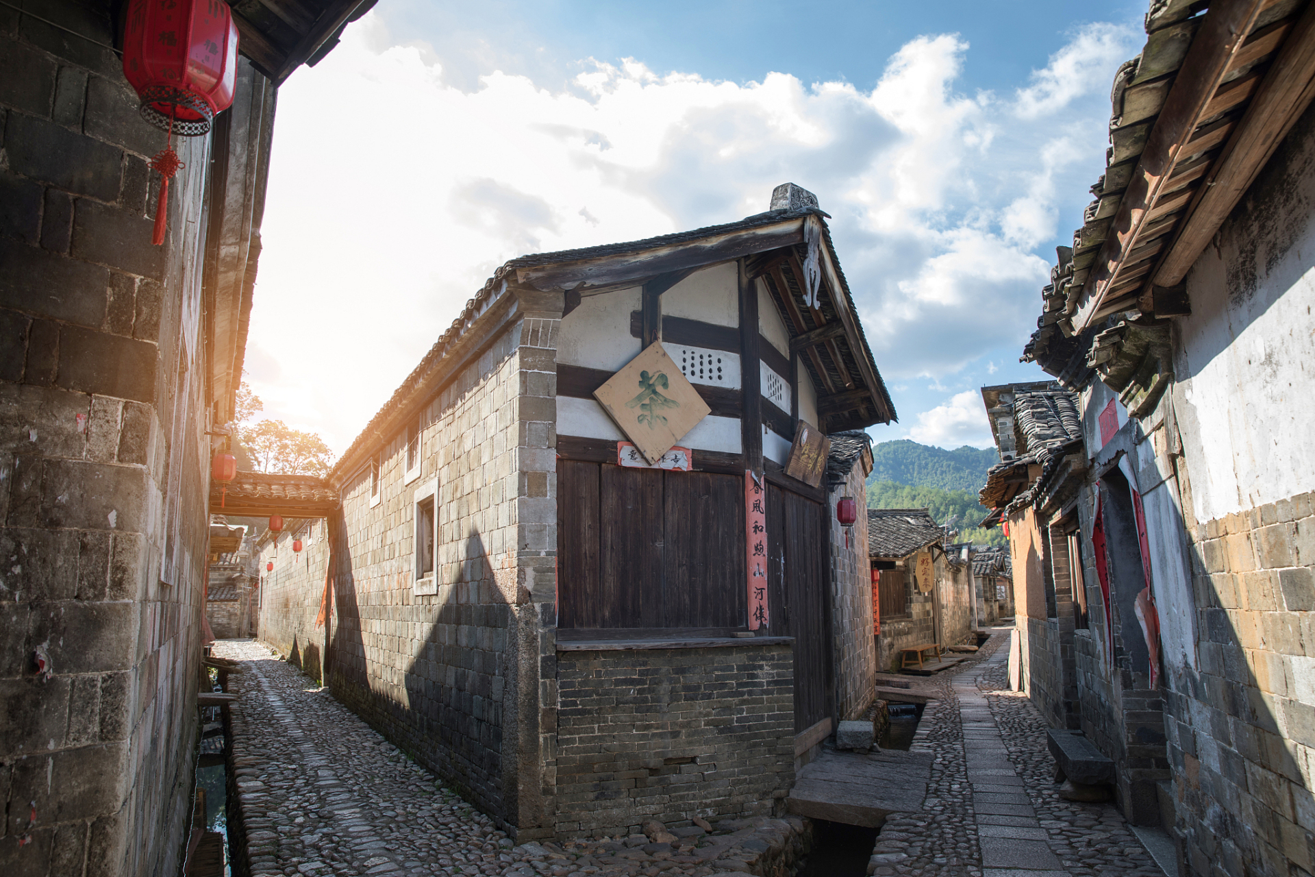 福建的嵩口古镇是一个千年古镇,位于福州的永泰县内,是当地唯一一座