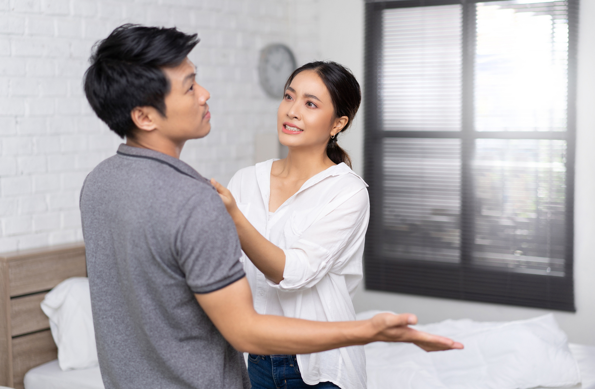 夫妻赌气喝洁厕剂双双中毒 丈夫报警:先救我老婆!  4月14日,四川泸州.