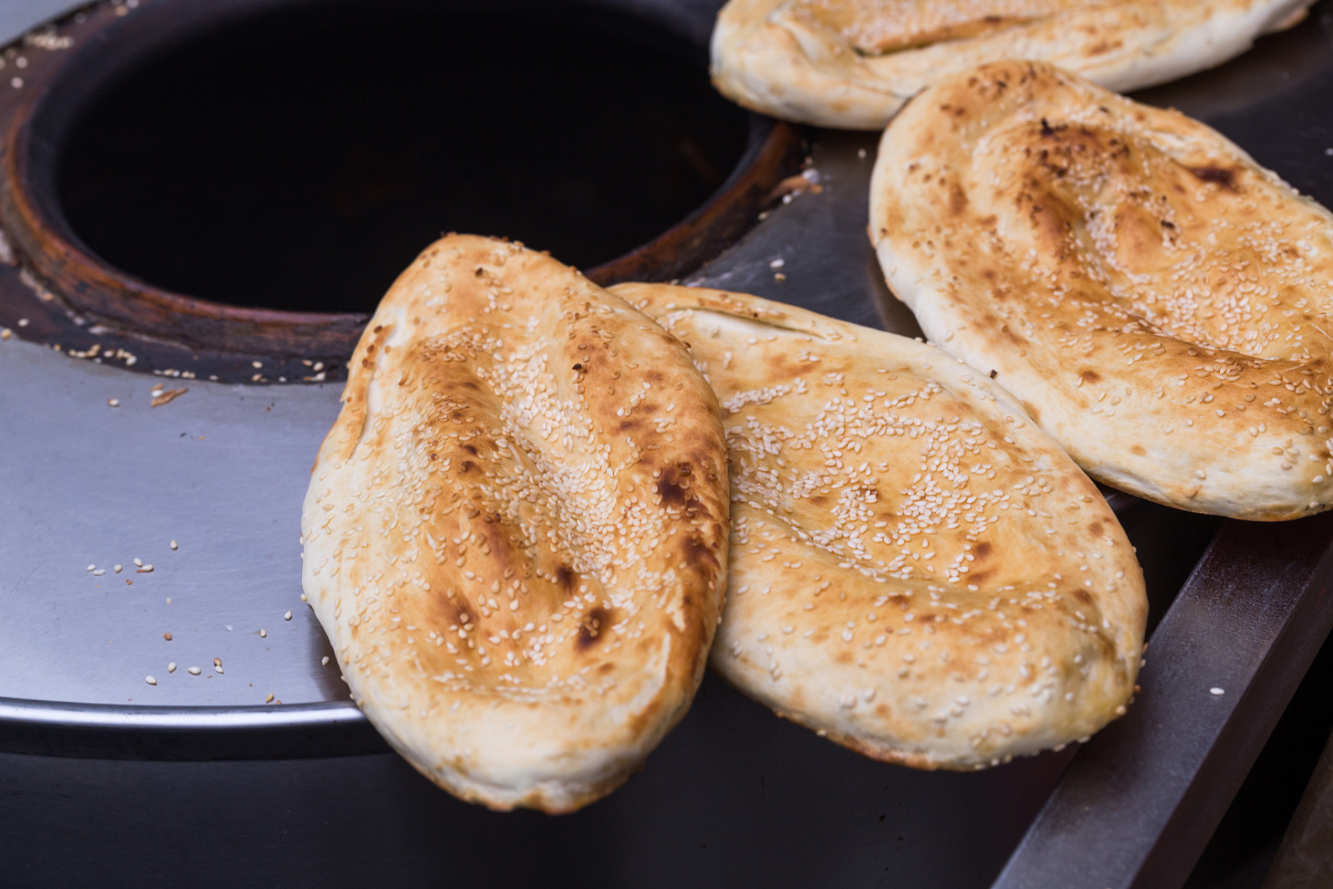 城市吃喝玩乐#黄山烧饼又名"救驾烧饼","皇印烧饼",是徽州的传统名吃