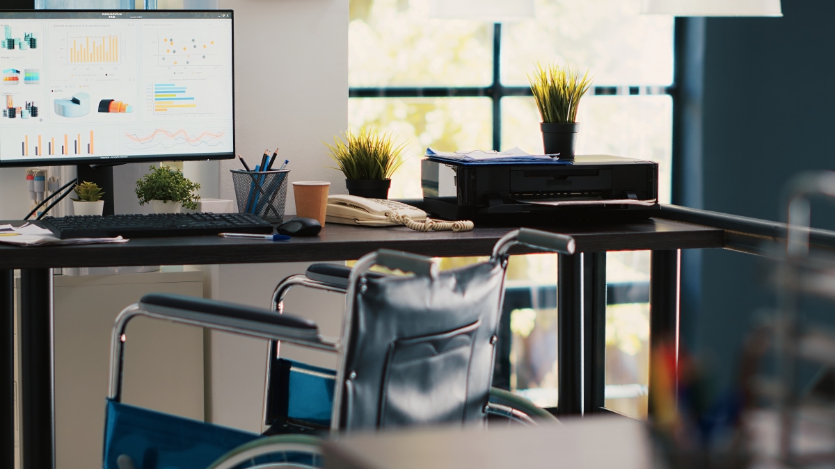 首先,职场并不是战场.