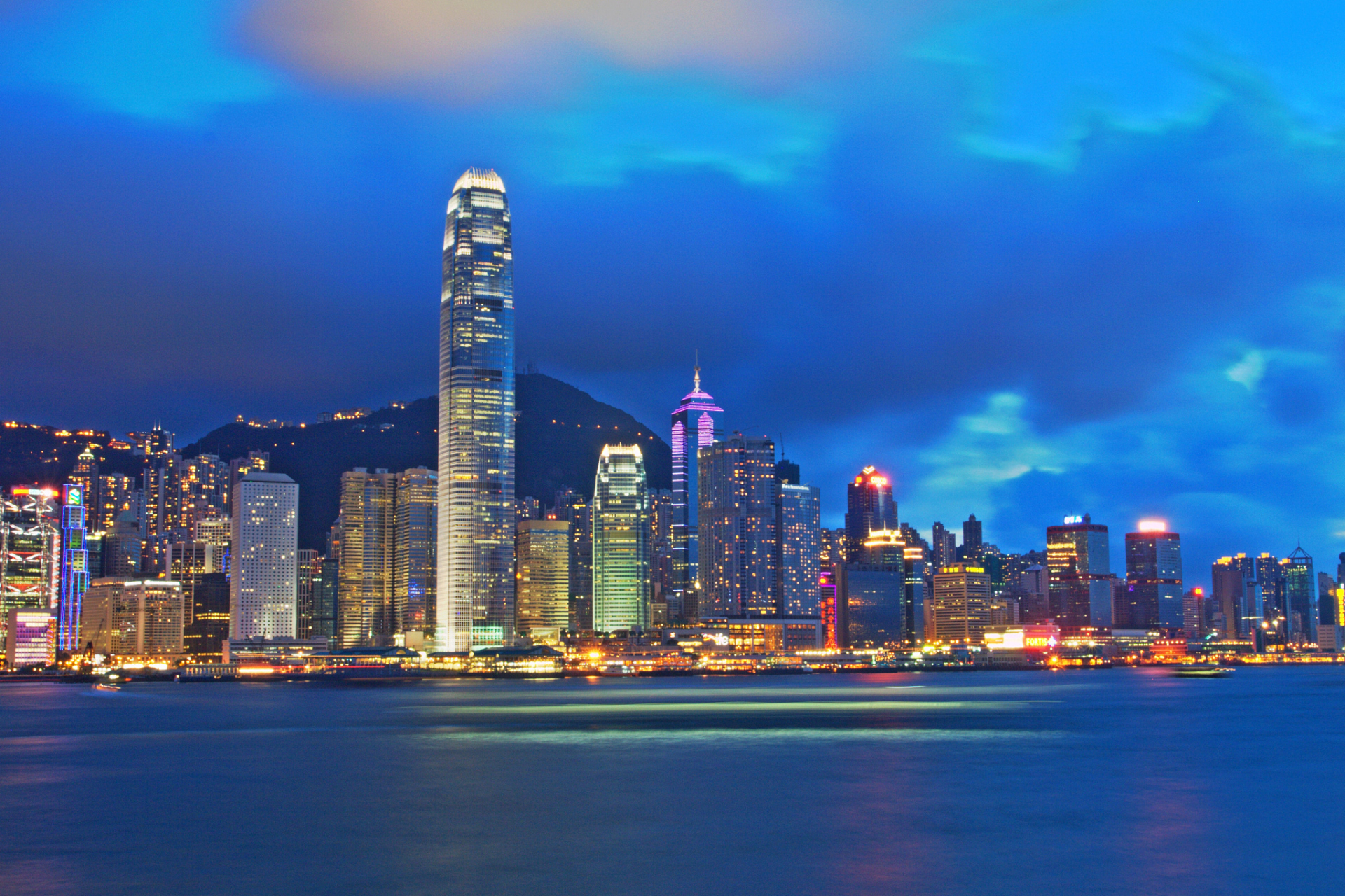 最近,有些人提出了要将维多利亚港改名,因为他们认为这个地名具有殖民