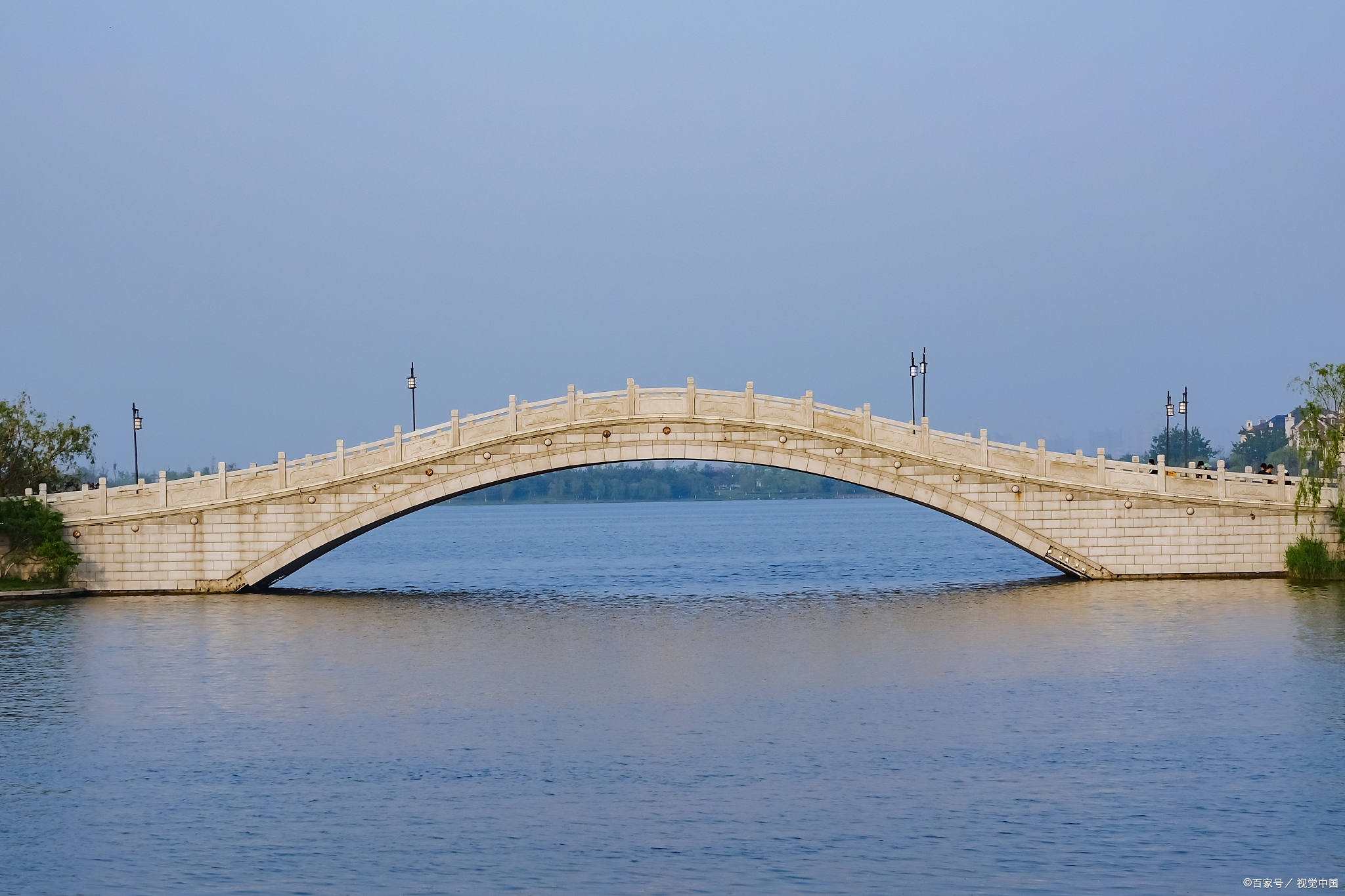 省赵县境内,是中国现存最古老的石拱桥,也是世界桥梁史上的一大奇迹