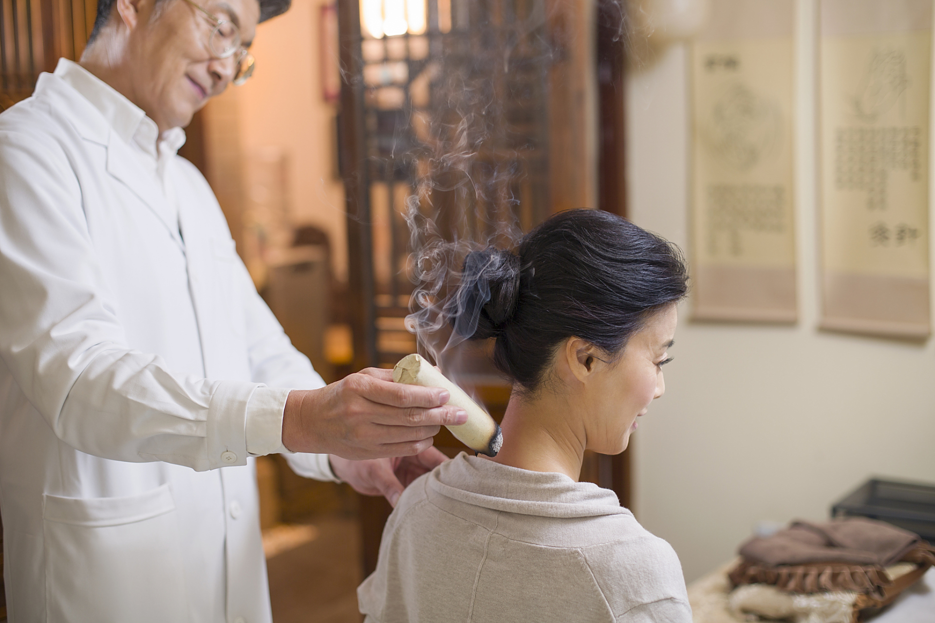 50岁后,早晨起床坚持4个好习惯,健康长寿并不难