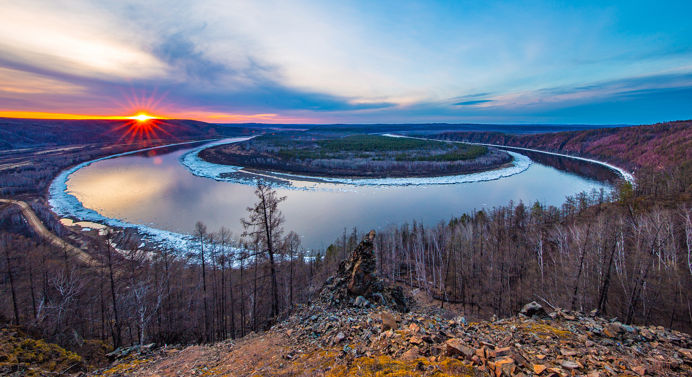 第八级黑龙江省一,太阳岛景区位于哈尔滨市的松花江北岸,与繁华的市区