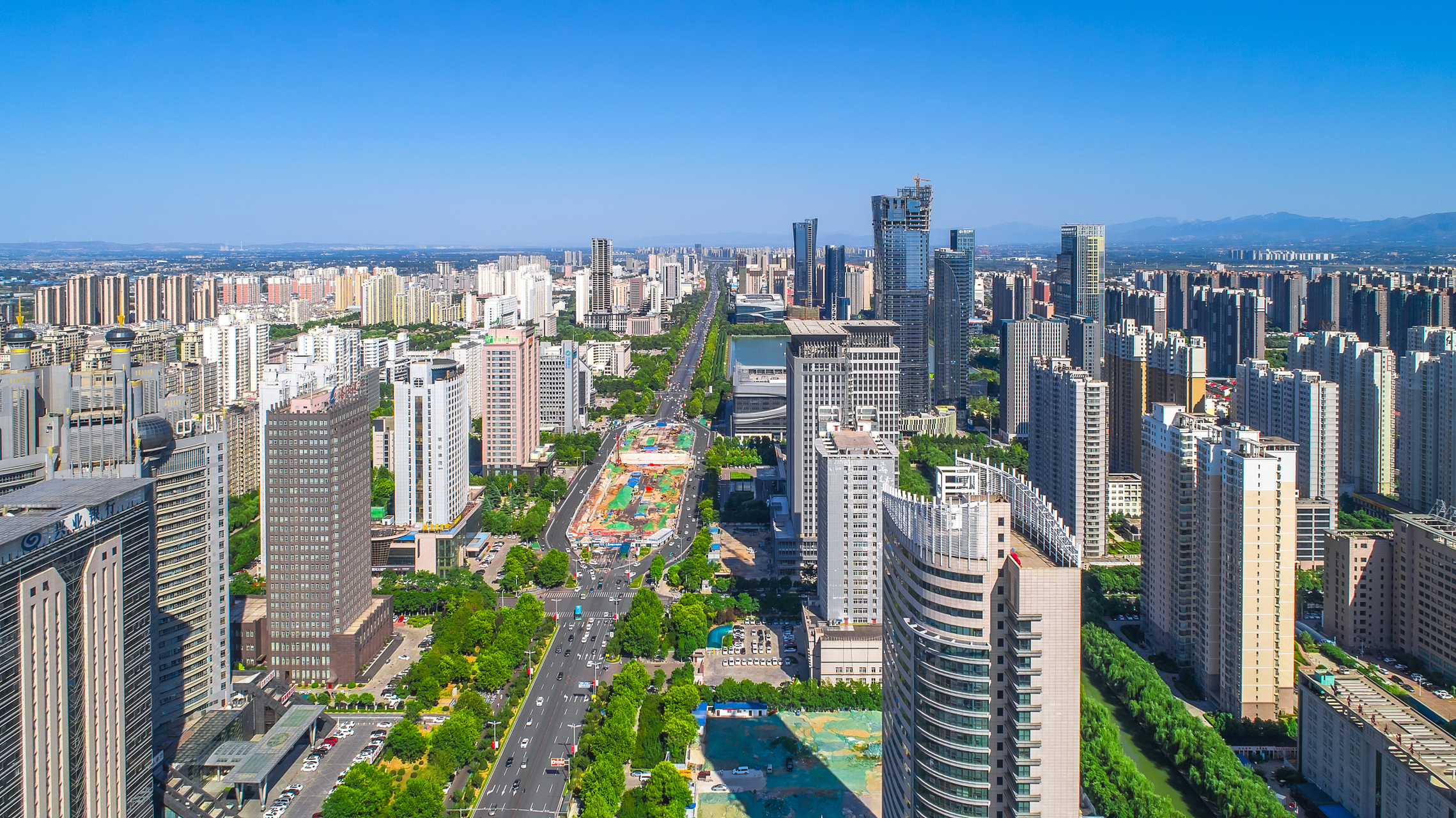 济南,这座泉城,以其丰富的自然景观与深厚的历史文化底蕴,吸引着无数