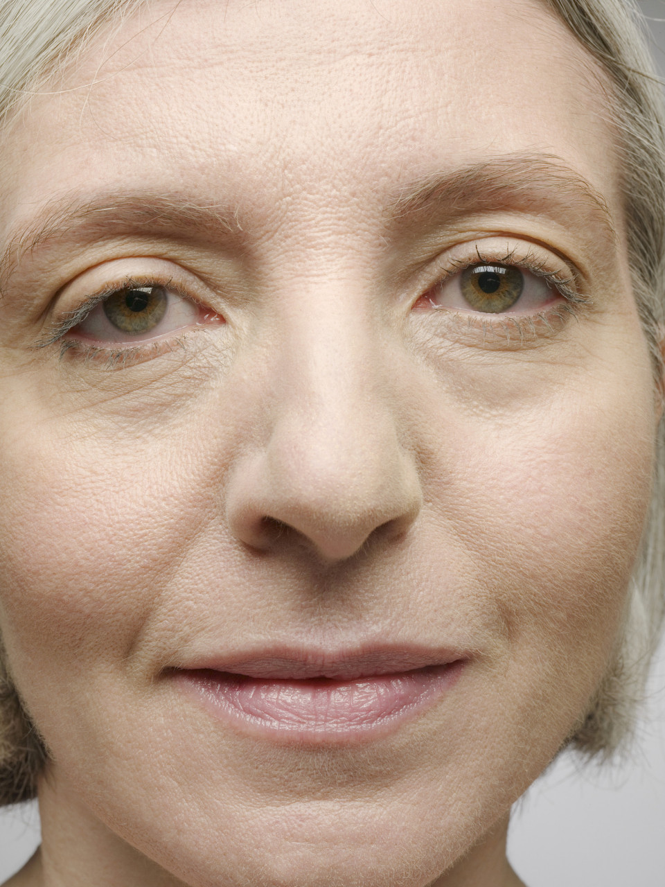 眼袋vs卧蚕:美丽误会大揭秘 眼袋是眼部下方松弛下垂的脂肪团,常显