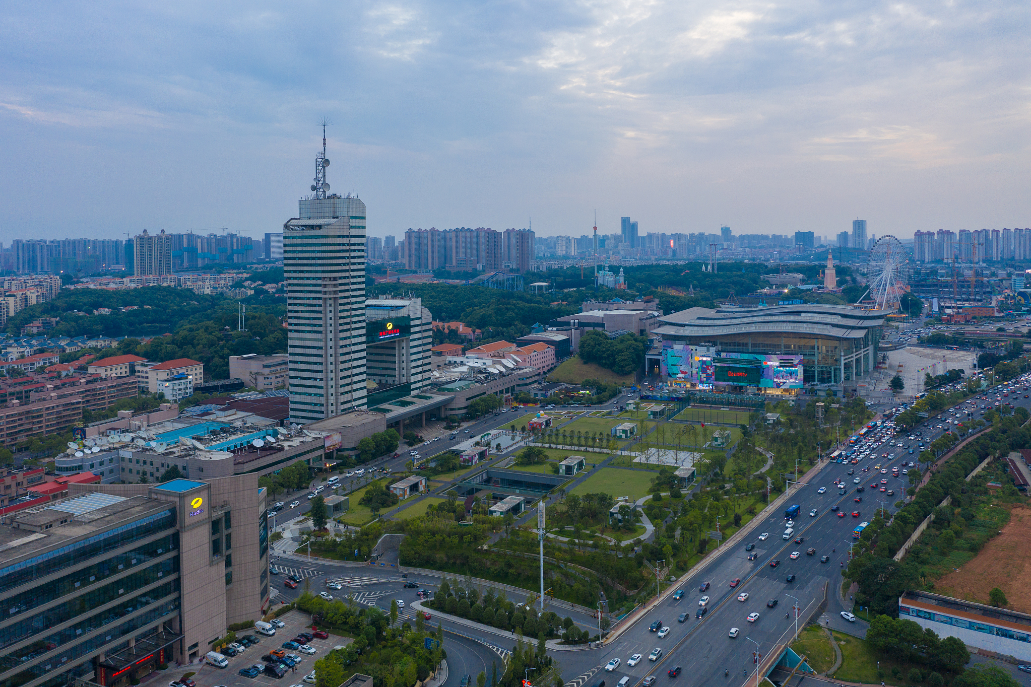 近年来,一些艺术类专业取消了专业考试,采用文化成绩