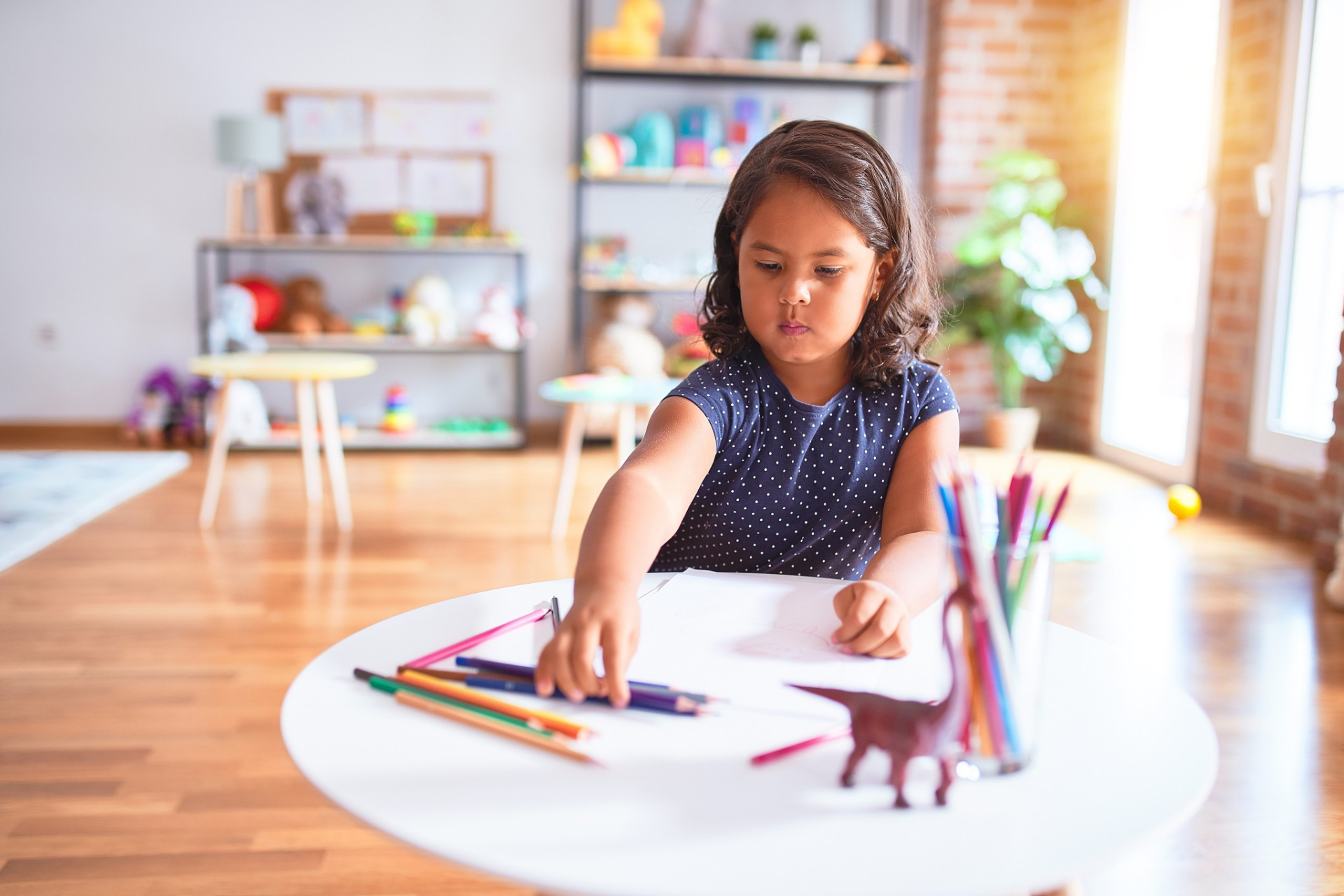 素描知识之如何认识明暗五调子  在素描中,认识和运用明暗五调子是