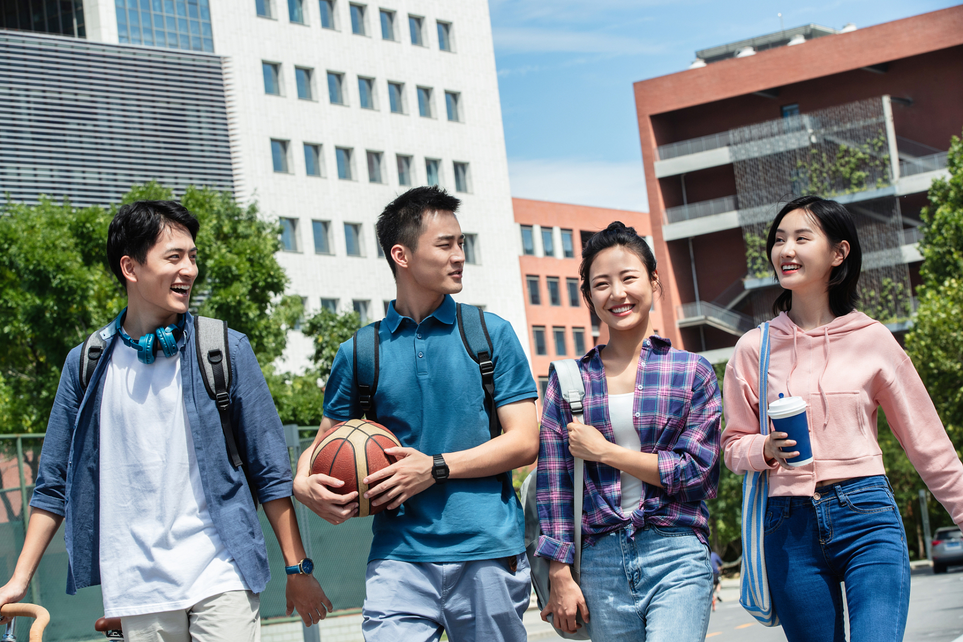 中国科学技术大学少年班的录取名单近日公示,再次引起了社会对教育公