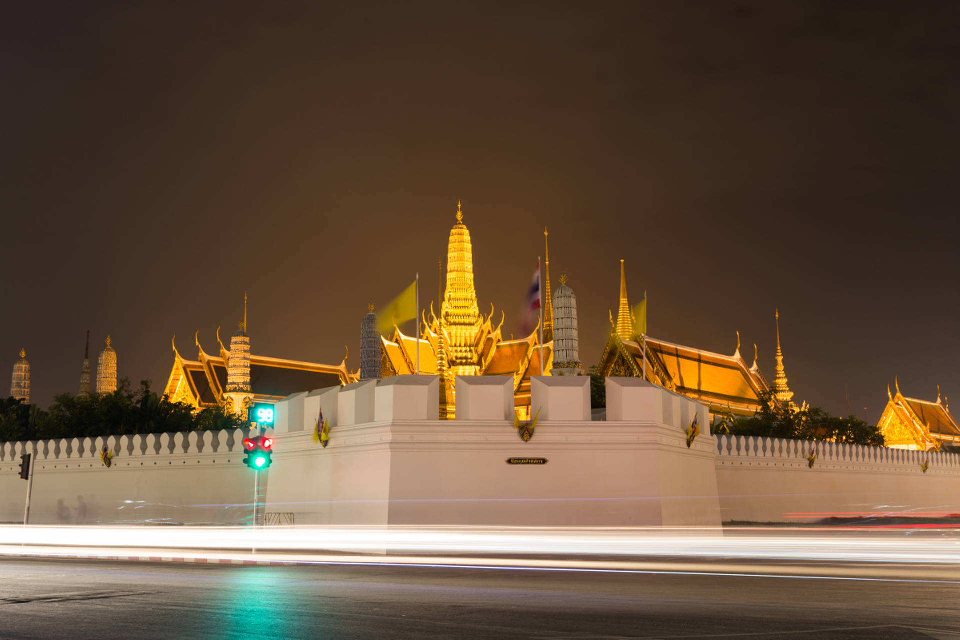 跨年创作挑战赛# 玉佛寺是泰国最受欢迎的寺庙之一,也是曼谷最重要的
