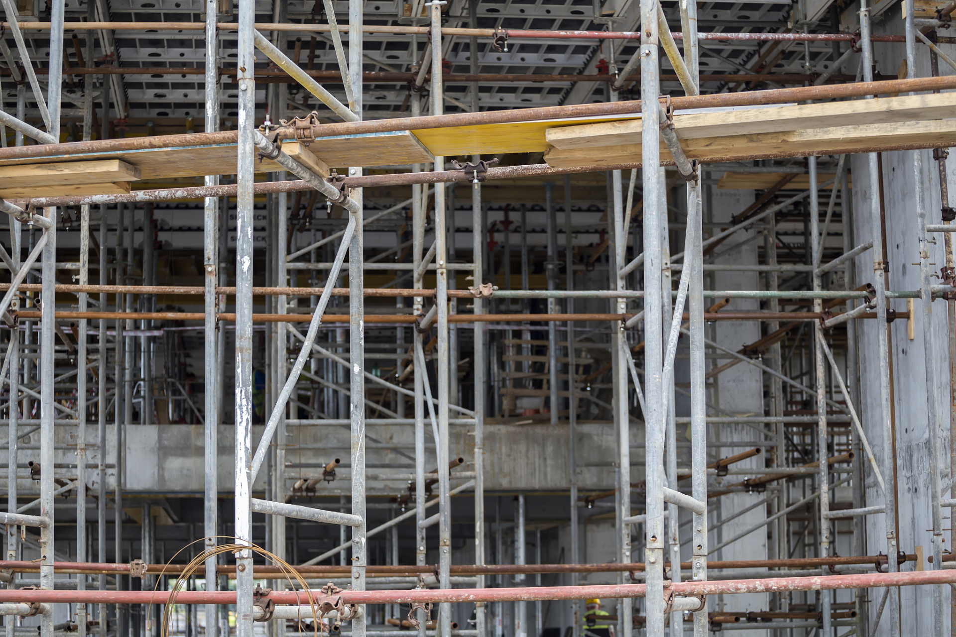 满堂脚手架的纵,横距不应大于2m.