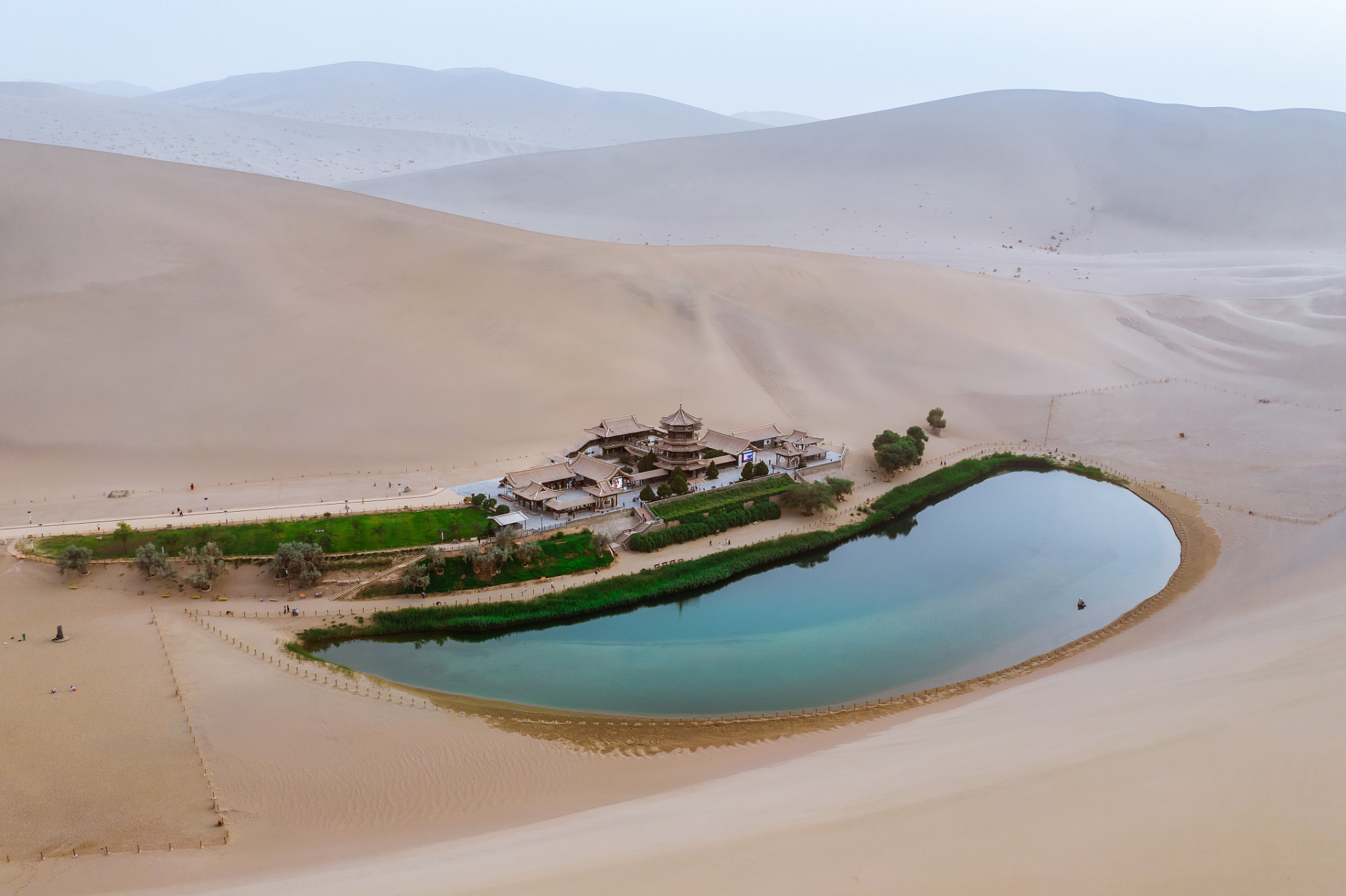 嬉行记# "敦煌 阿克塞国家沙漠公园",这个名字无疑让人联想到中国