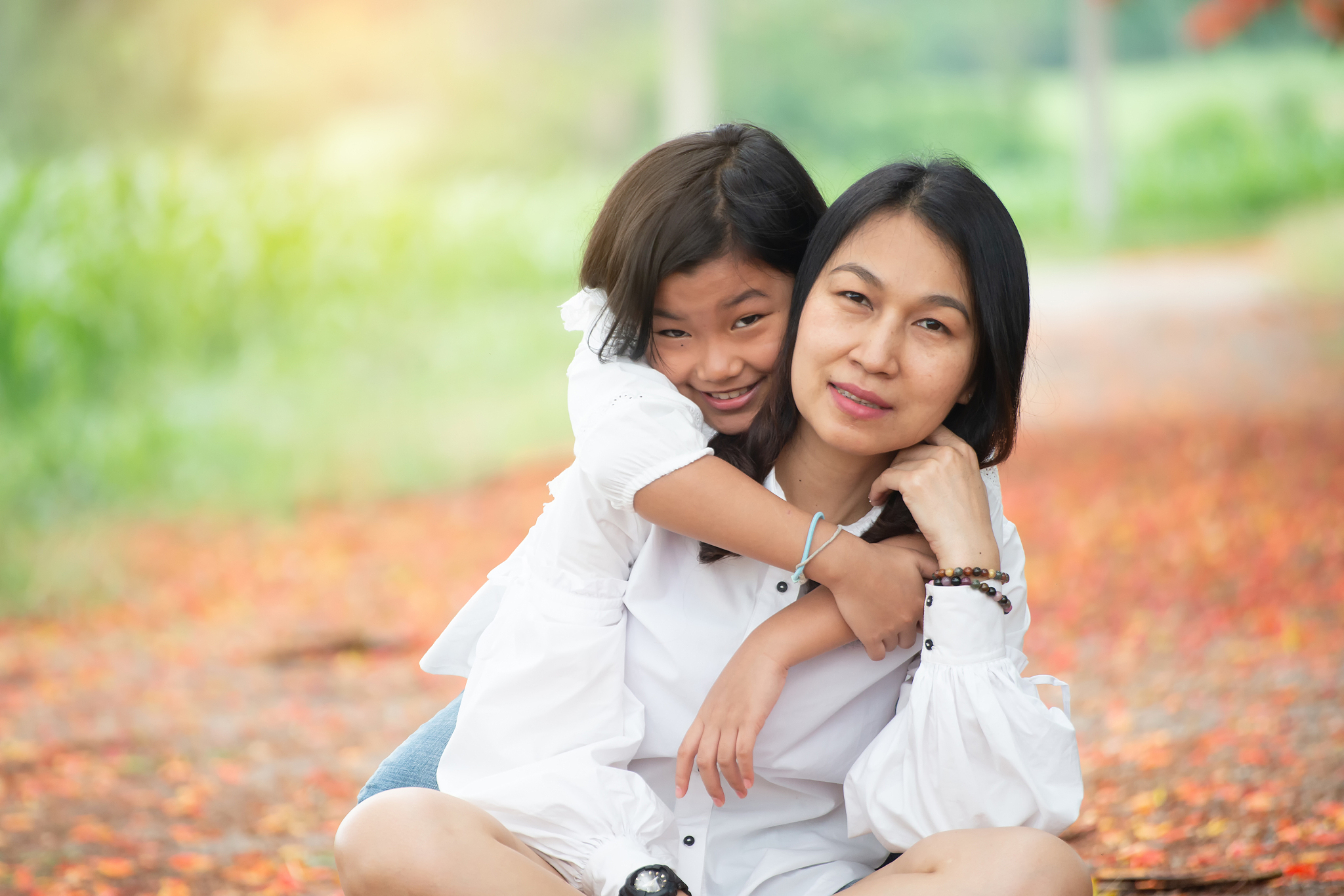 母亲通过积极的语言行为,如赞美,倾听,规则指导,提供安全感,期望要求