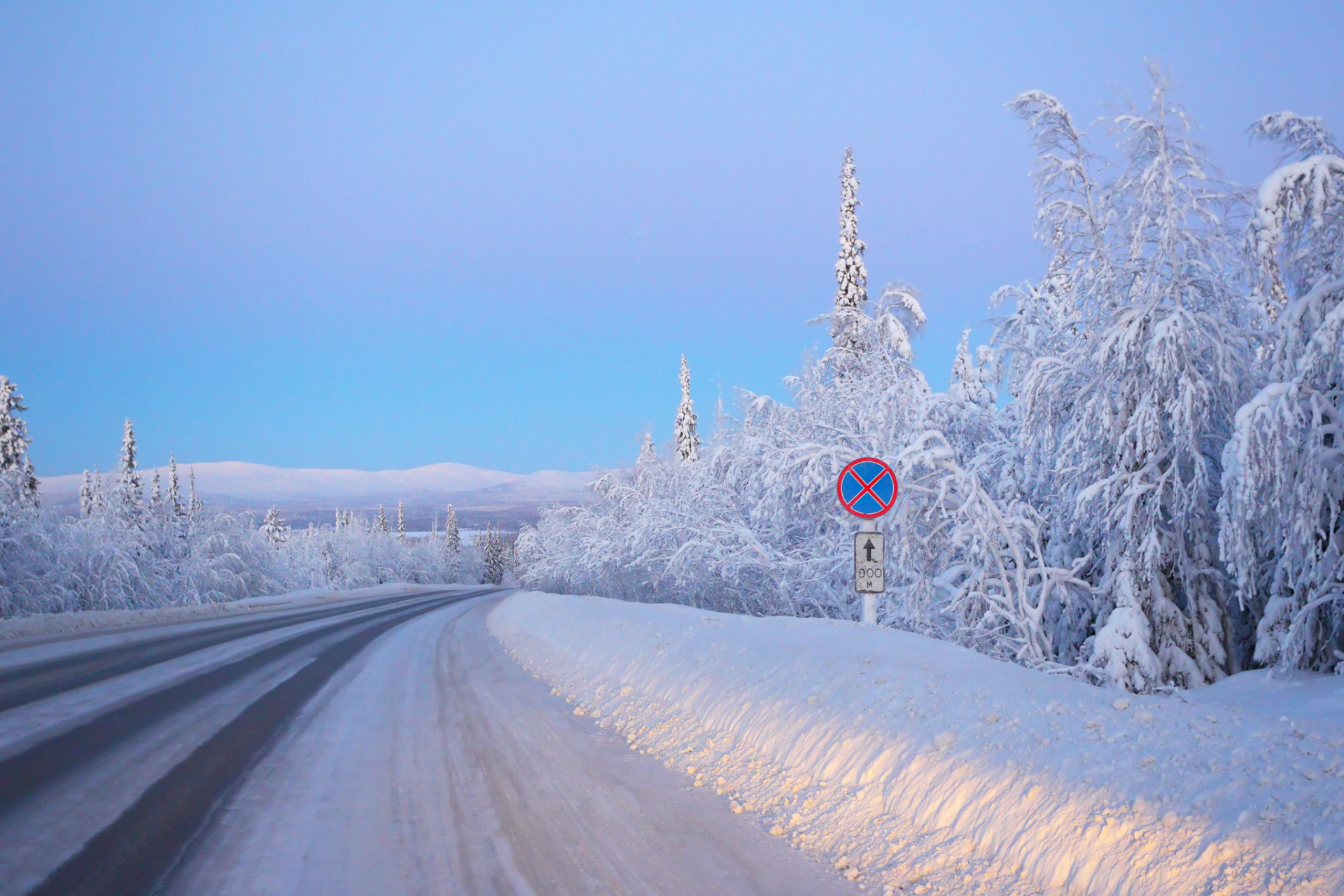 冬天来了,白雪皑皑的景色让人心旷神怡.