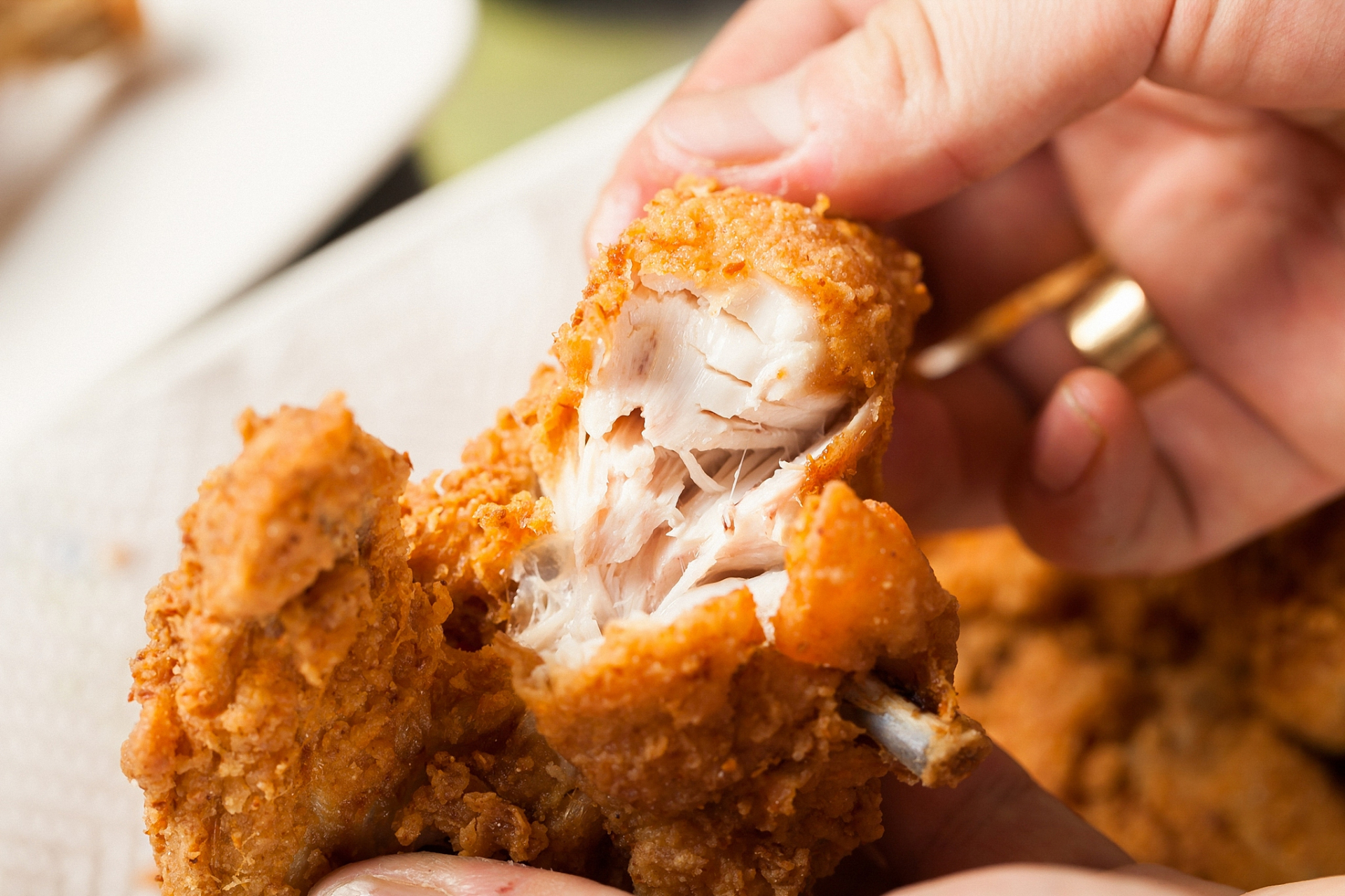 一个人怎么吃# 深夜炸鸡薯条,单身也能high到天亮面对宵夜饥渴,一个