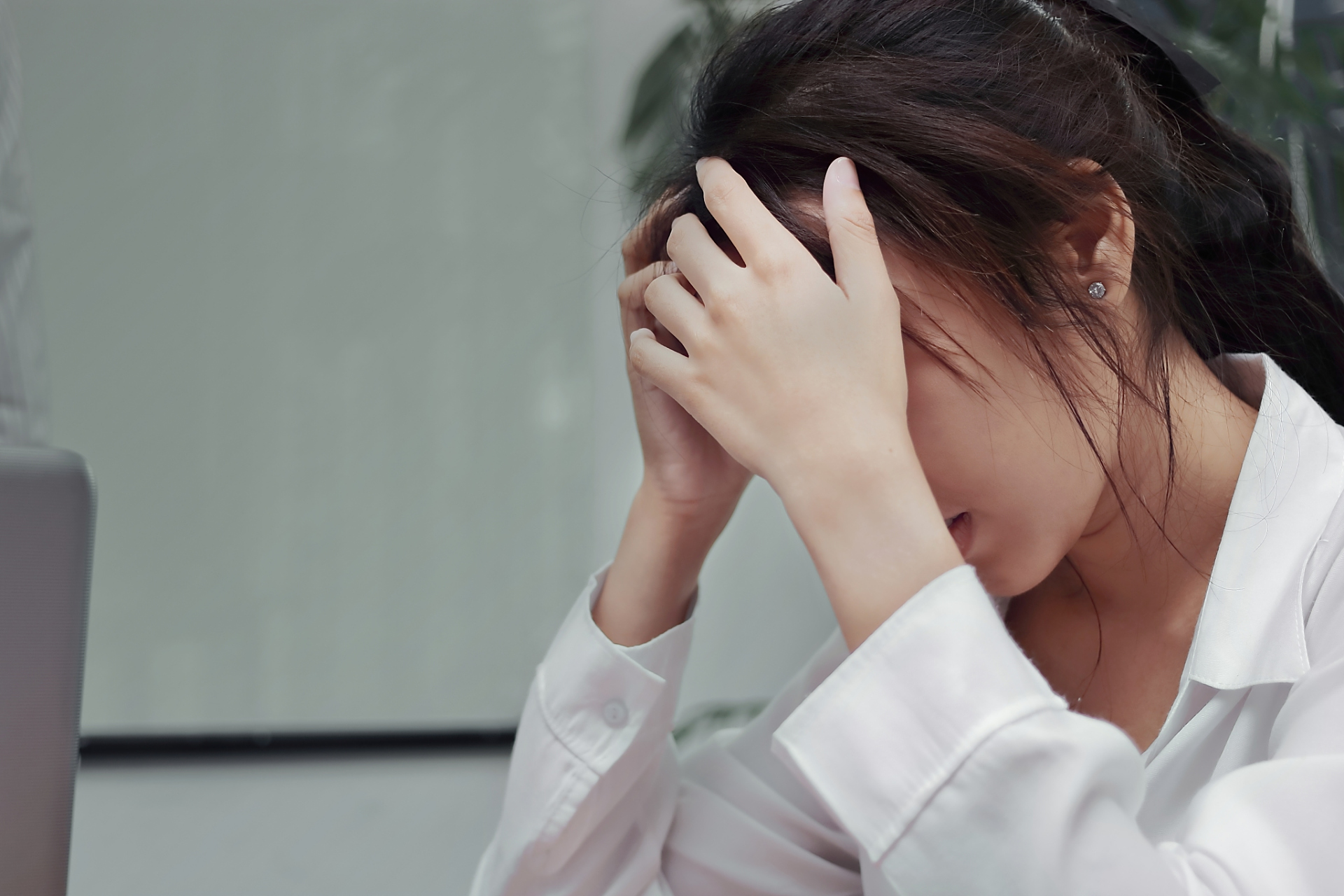 自己兢兢业业奋斗了五年的公司,辞职的手续还没办完