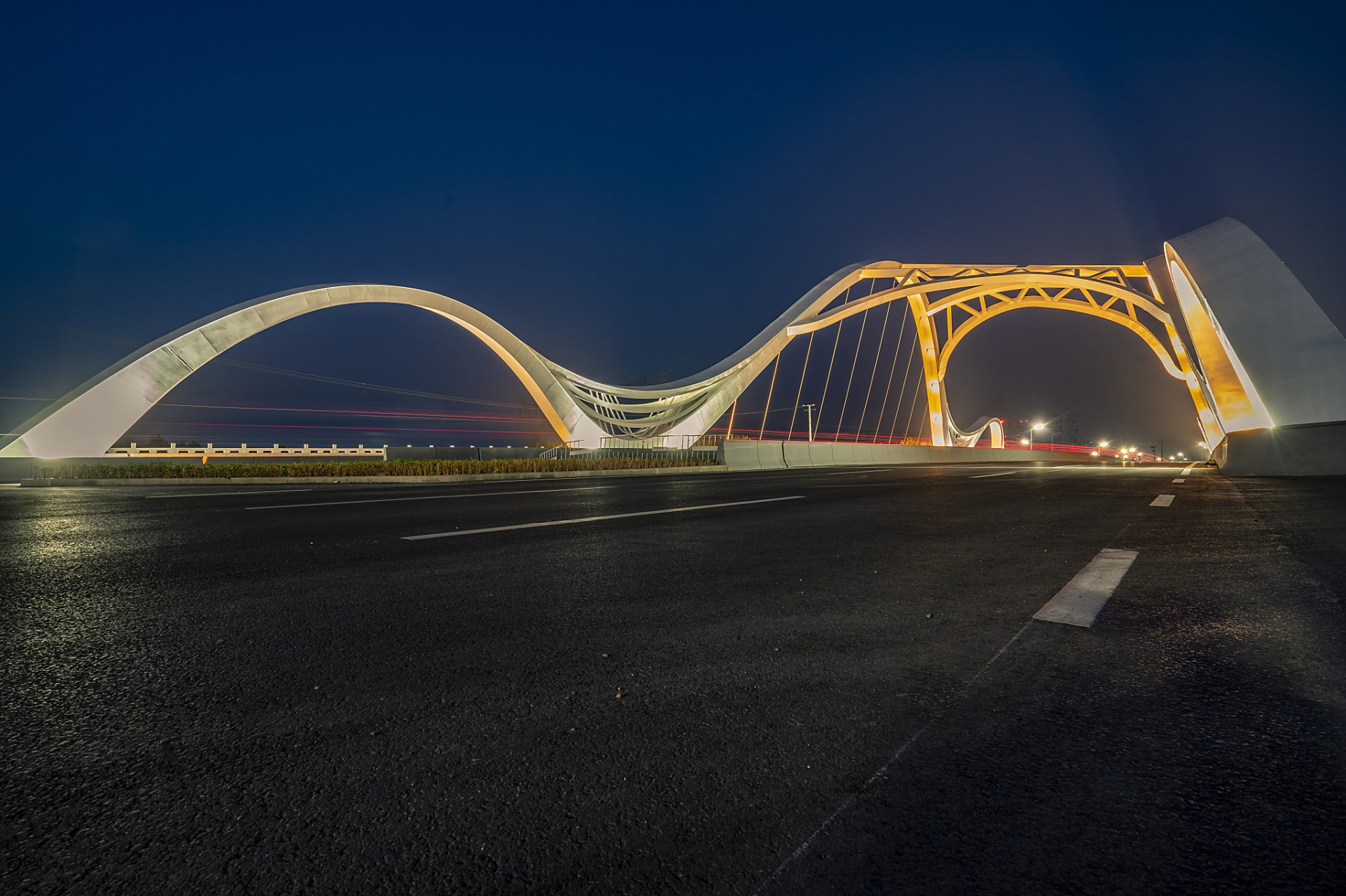 最近,石家庄网红大桥悬索断裂在桥面起火,官方回应:近日,一则关于河北