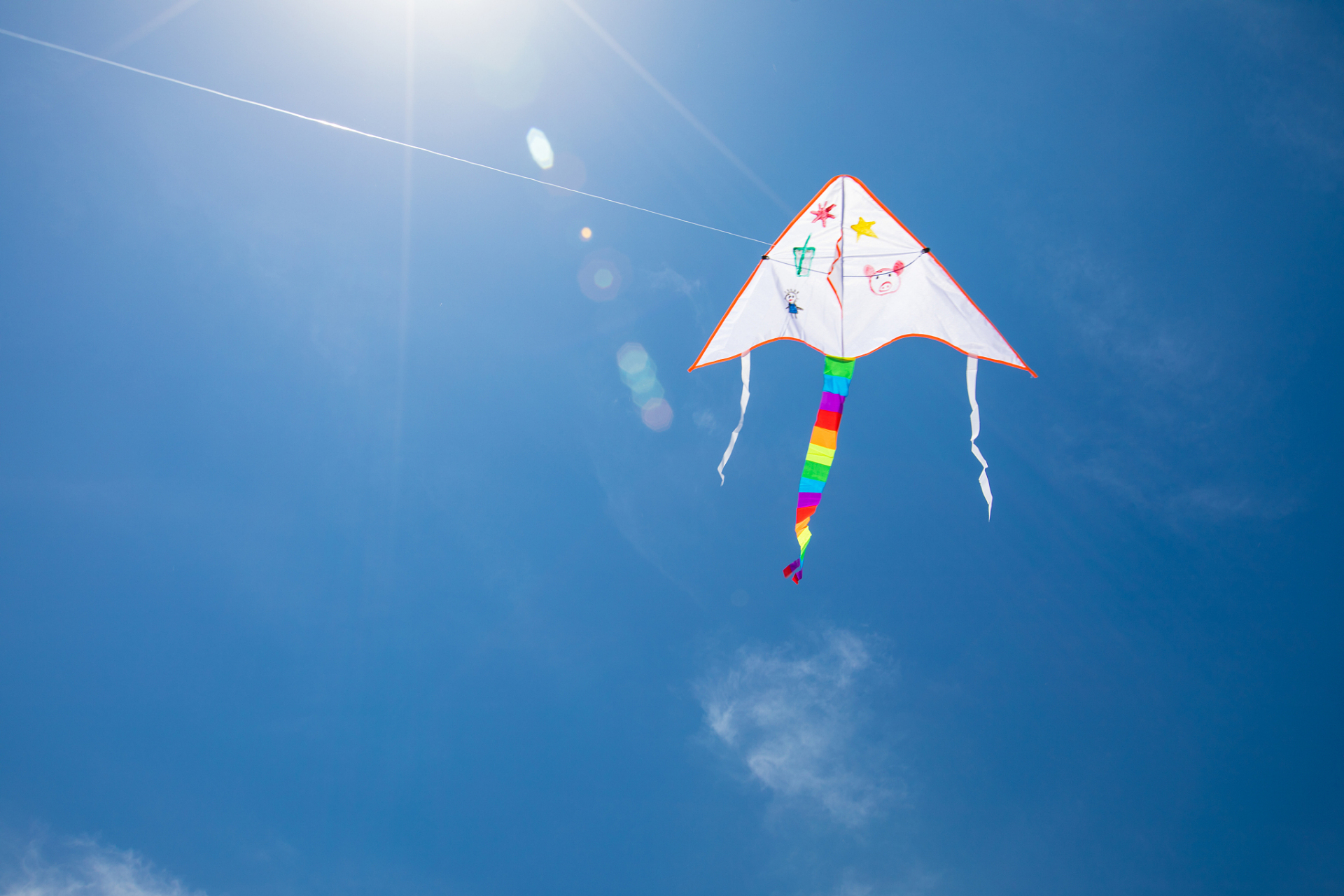 只要你抬头张望,总能见到天空中有些许风筝在飞