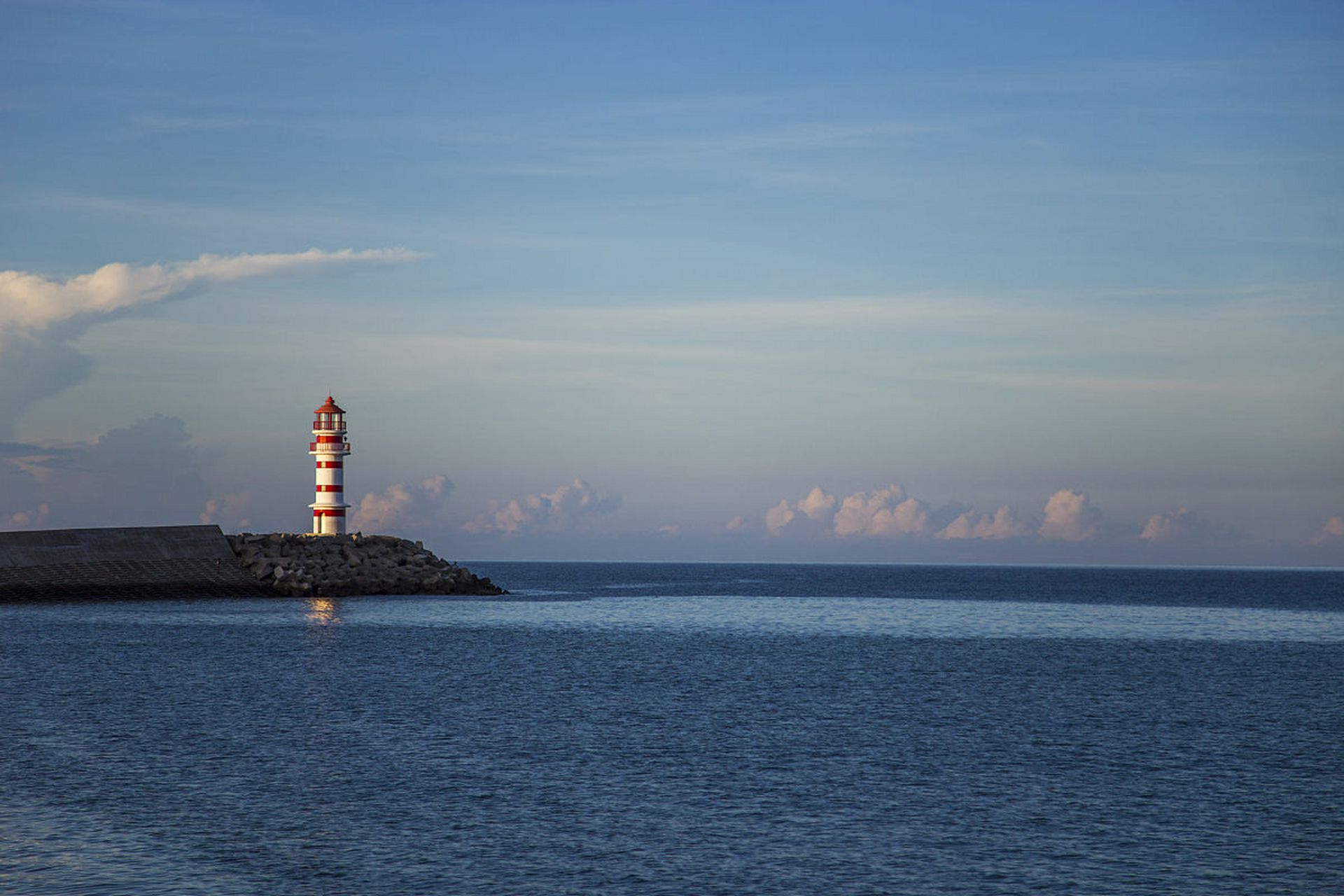 海南万宁神州半岛灯塔:守望者之光  海南万宁神州半岛东端矗立着一座
