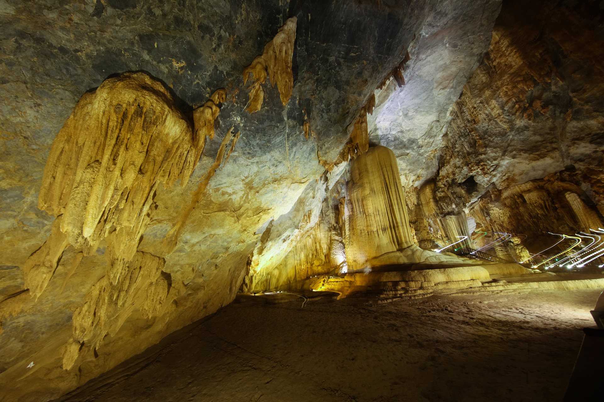 夏日闪光旅行家# 官马溶洞位于吉林市磐石市,是一个集地下河,钟乳石
