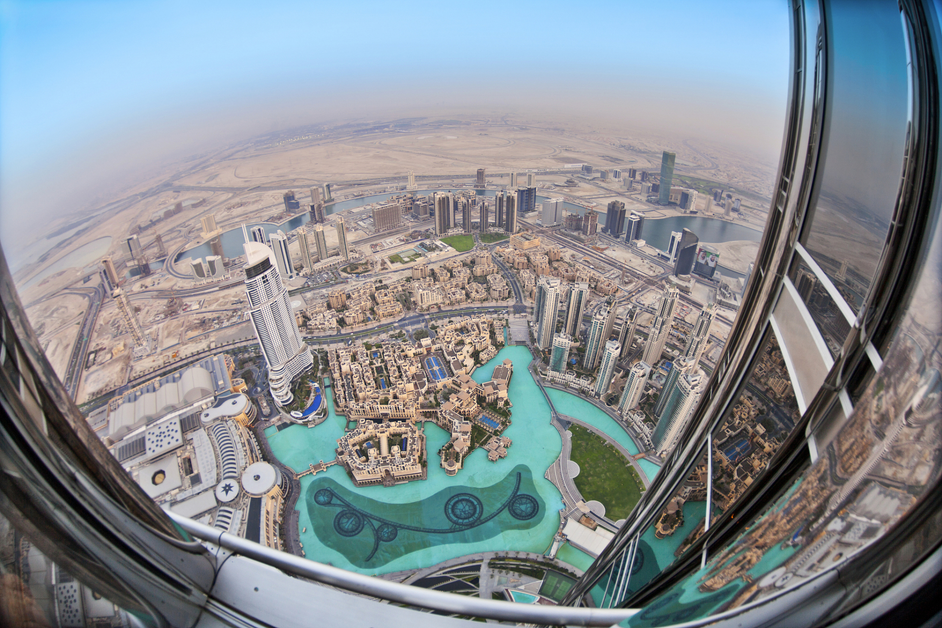 迪拜的法律规定,酒精必须在特定的场所内购买,例如酒店,超市或商店.