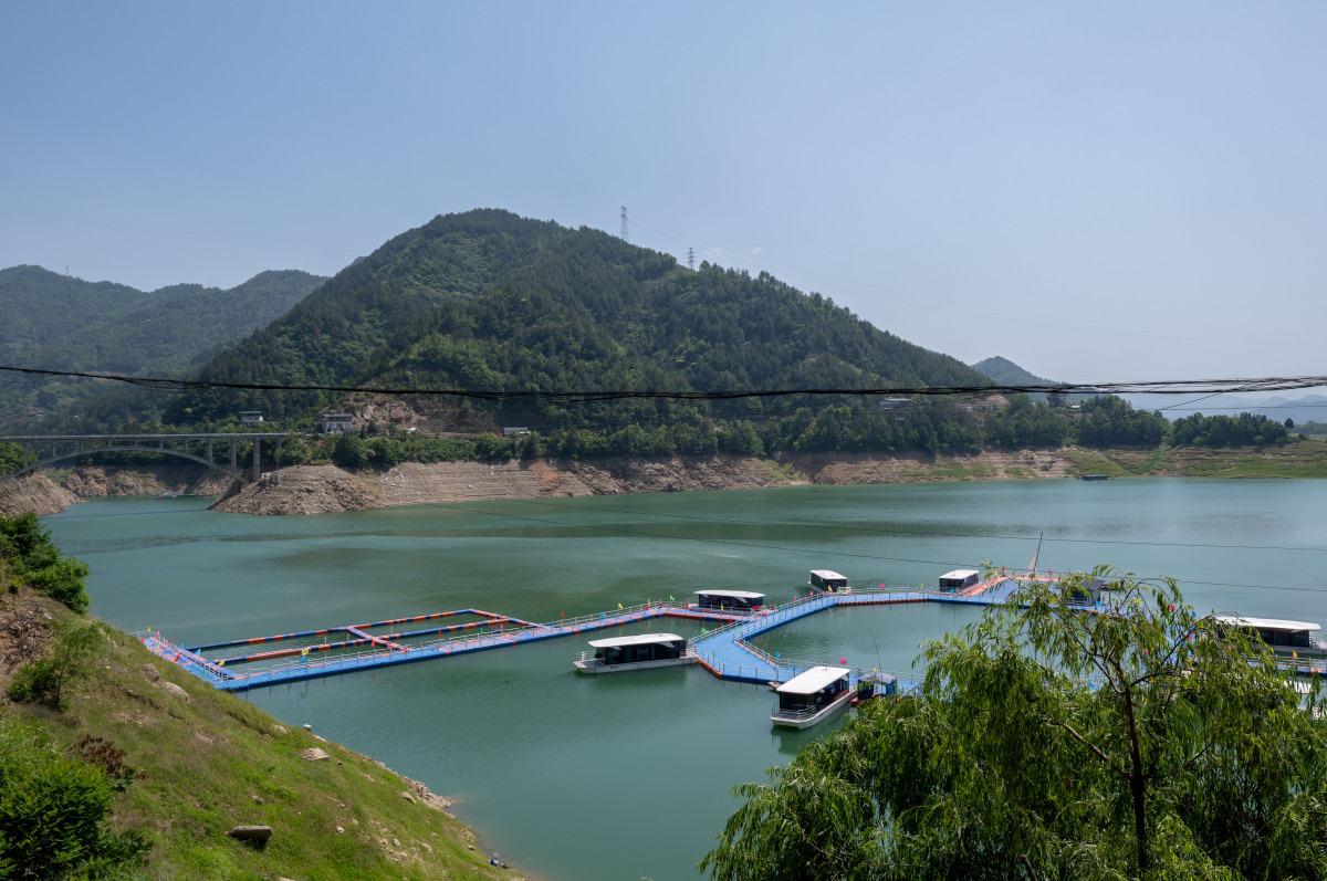 五月湖北风光游:洈水旅游风景区领略湖光山色,白雉山风景区探寻自然