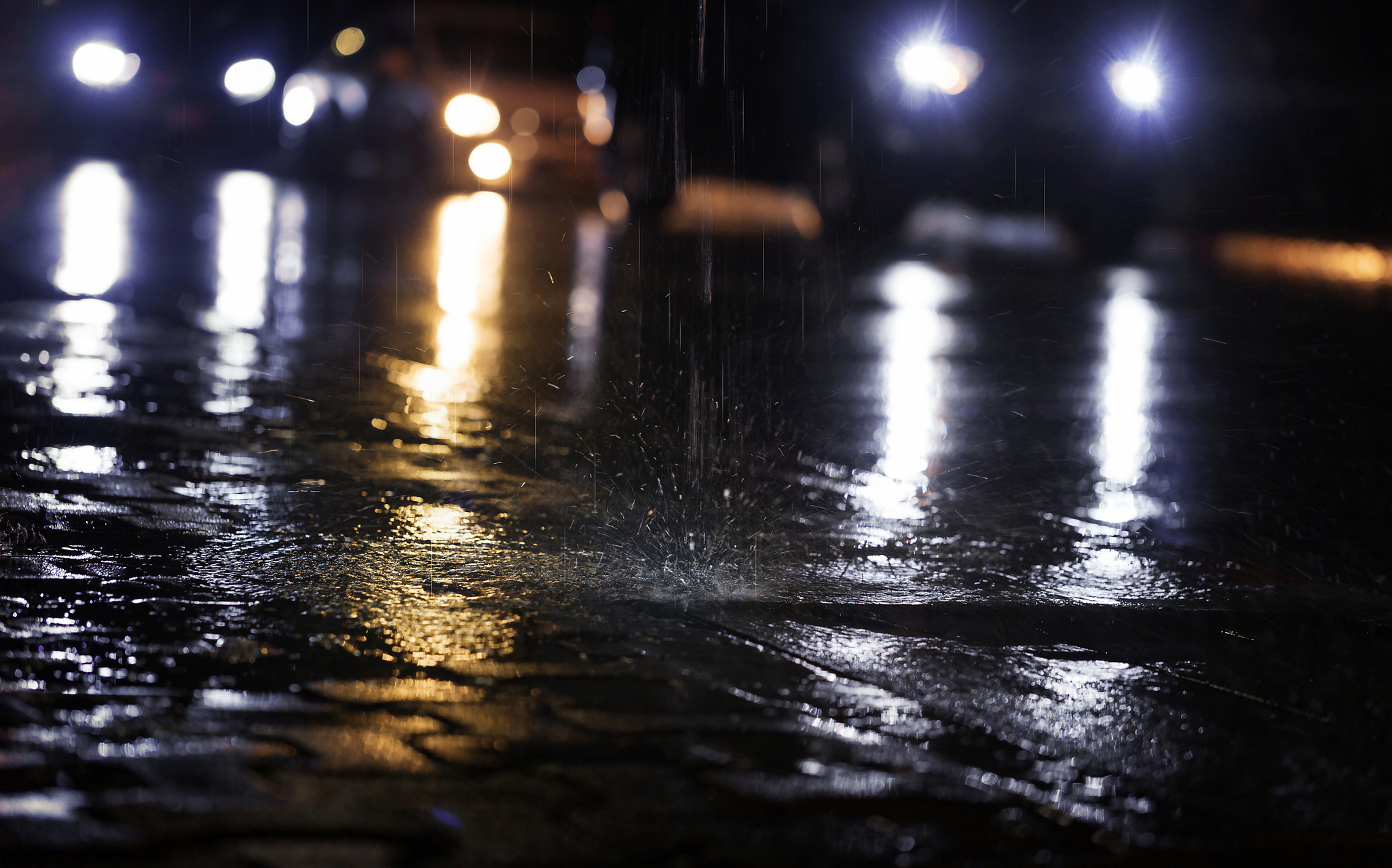 大雨的图片唯美 雨景图片