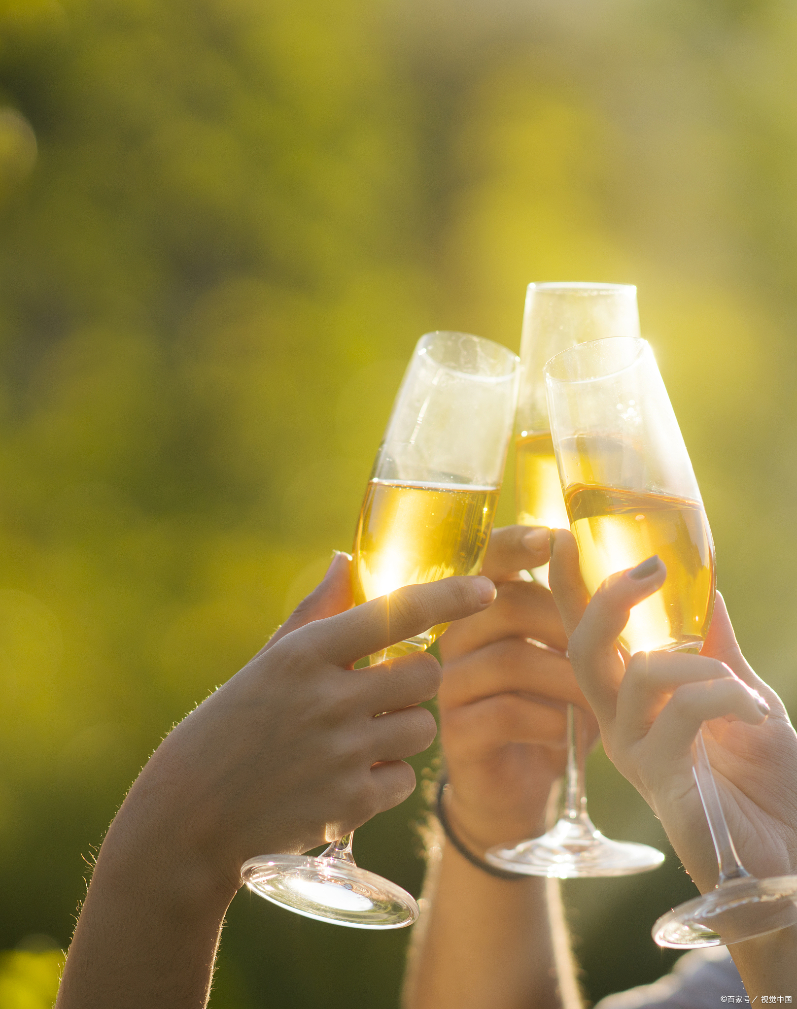 尿酸高的朋友们,你们是否在纠结:尿酸高能不能喝酒?