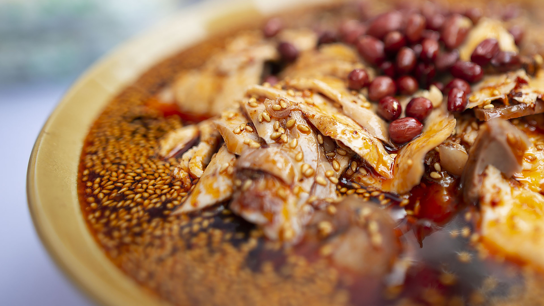 荥经棒棒鸡是四川名小吃,以独特口感和精湛工艺迷倒食客.