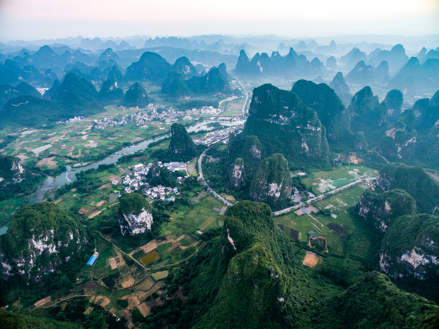 自驾游广西东兰红水河第一湾,风景壮丽,令人心旷神怡.
