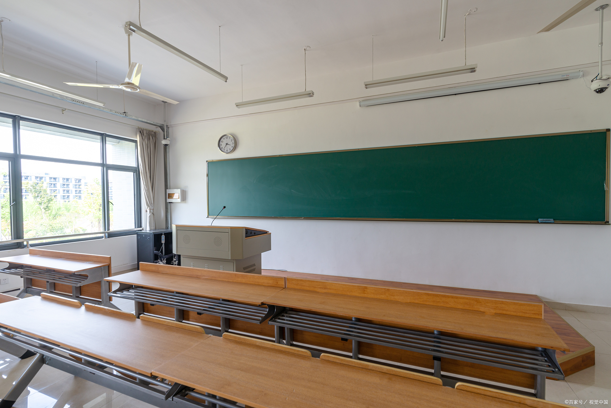 选鞋就像选 教室讲台无人大学讲台大学讲台