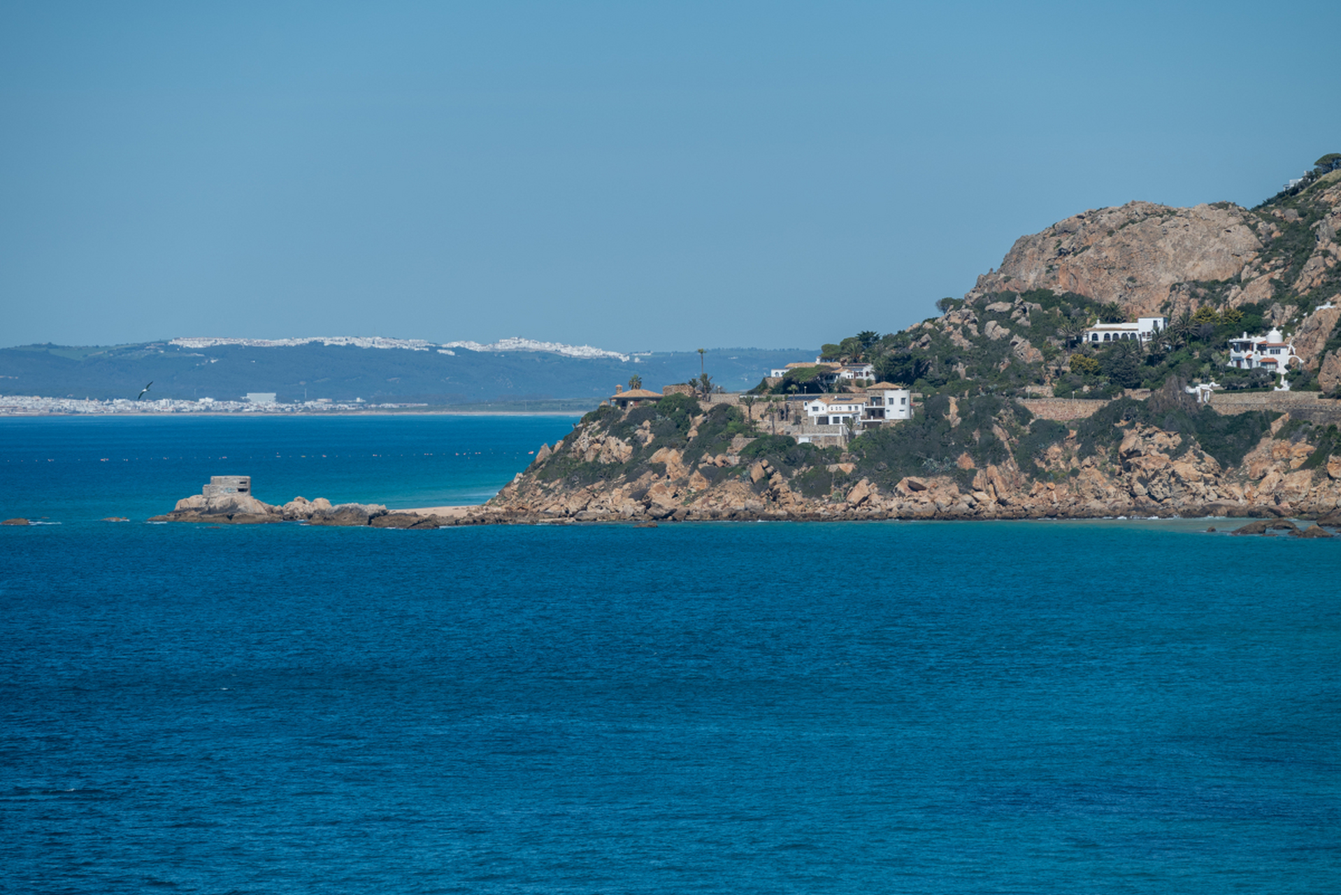 东极岛位于中国浙江省舟山市普陀区东极镇,是中国大陆东端,四周被东海