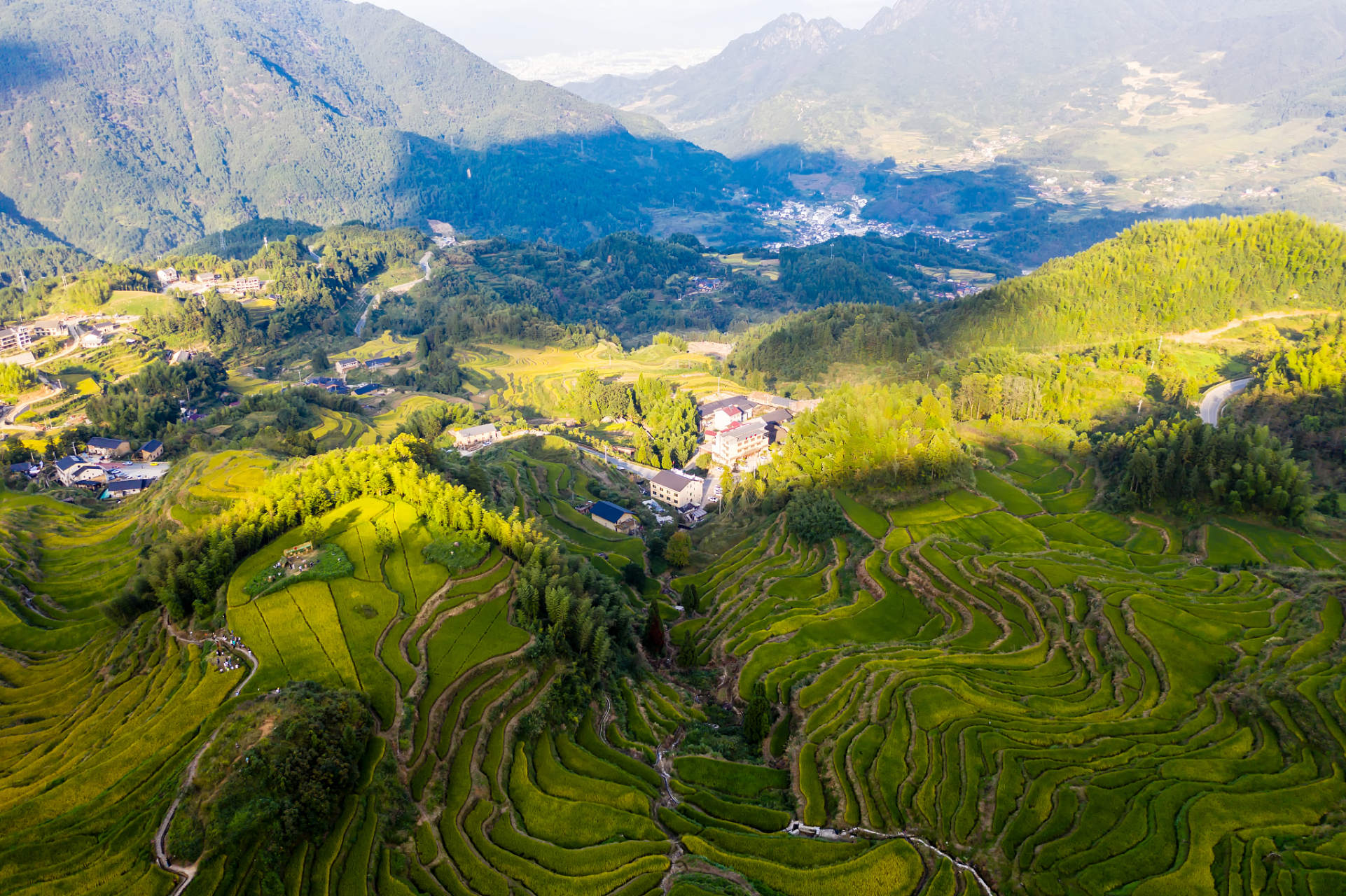 的城# 在浙南永嘉山脉的怀抱中,隐藏着一个宛如仙境的小乡村——茗岙