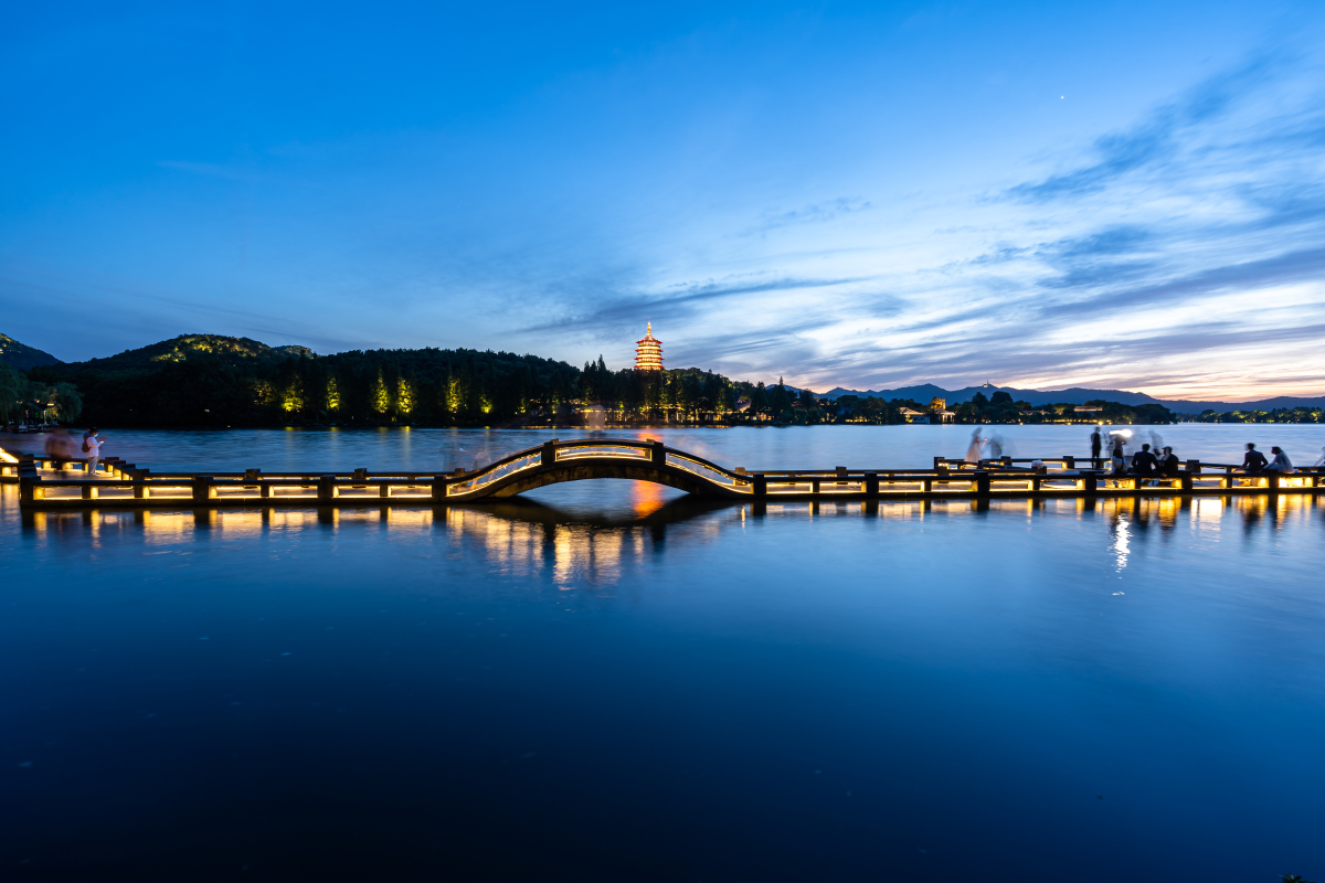 浙江各市宜居情况 1,杭州——(超级宜居) 2,宁波——(非常宜居)  3