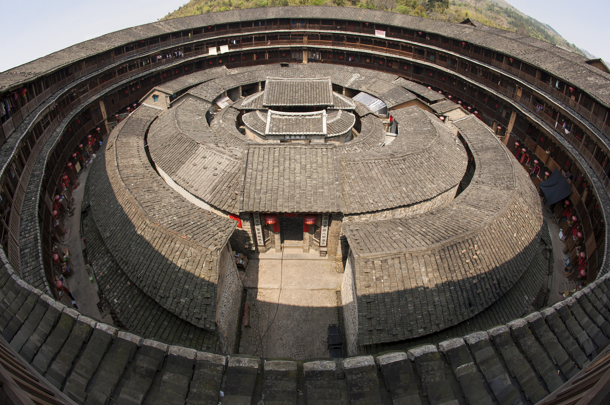 赣州的客家土楼 避暑的民俗体验