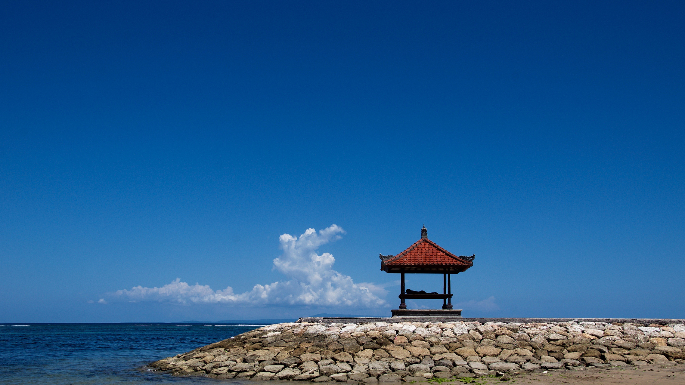 嬉行记# 北海海角亭,位于北海市中心的海角公园内,是一座名闻遐迩的