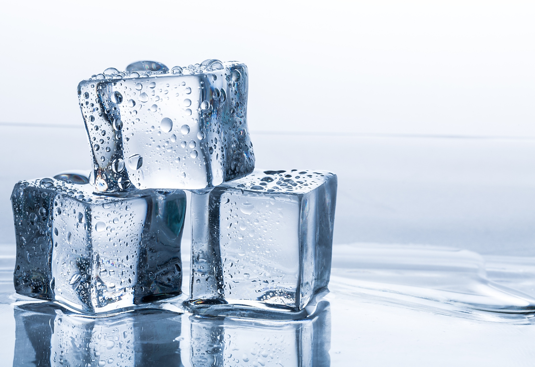 孩子期末考试,考完物理回家问:标准气压下105度的水是液态还是气态?