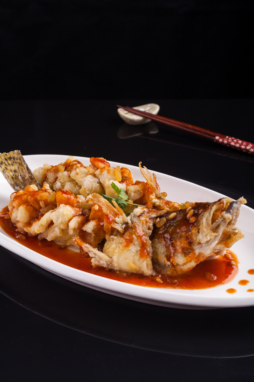 五千年食光# 江浙菜之松鼠桂鱼 松鼠桂鱼是江浙菜的一道传统名菜乙 