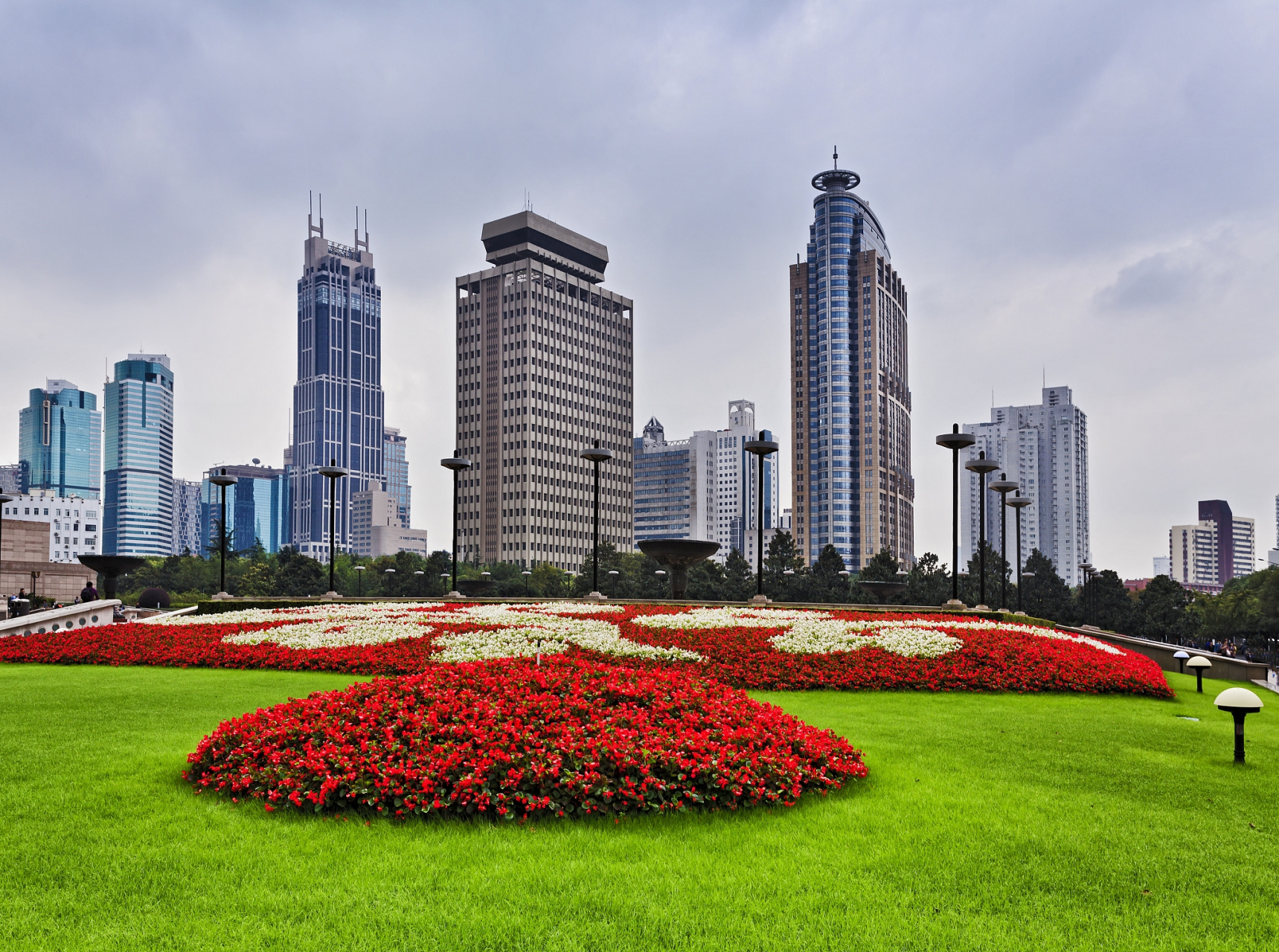 嬉行记# 上海人民广场,历来是上海市的地标性景区之一.