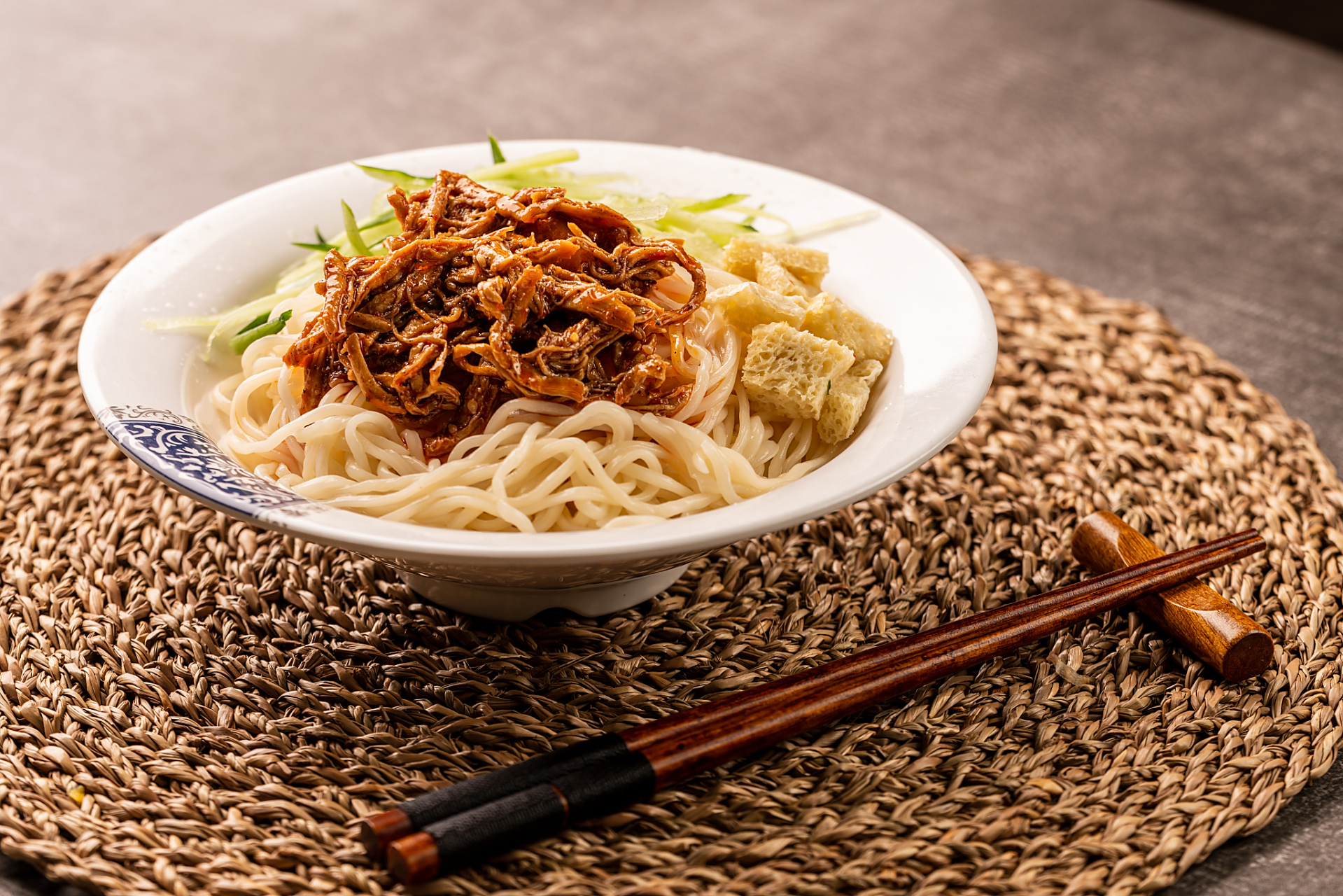 陆游带你游崇州#  查渣面 查渣面又称羊马查渣面,是成都崇州市羊马镇