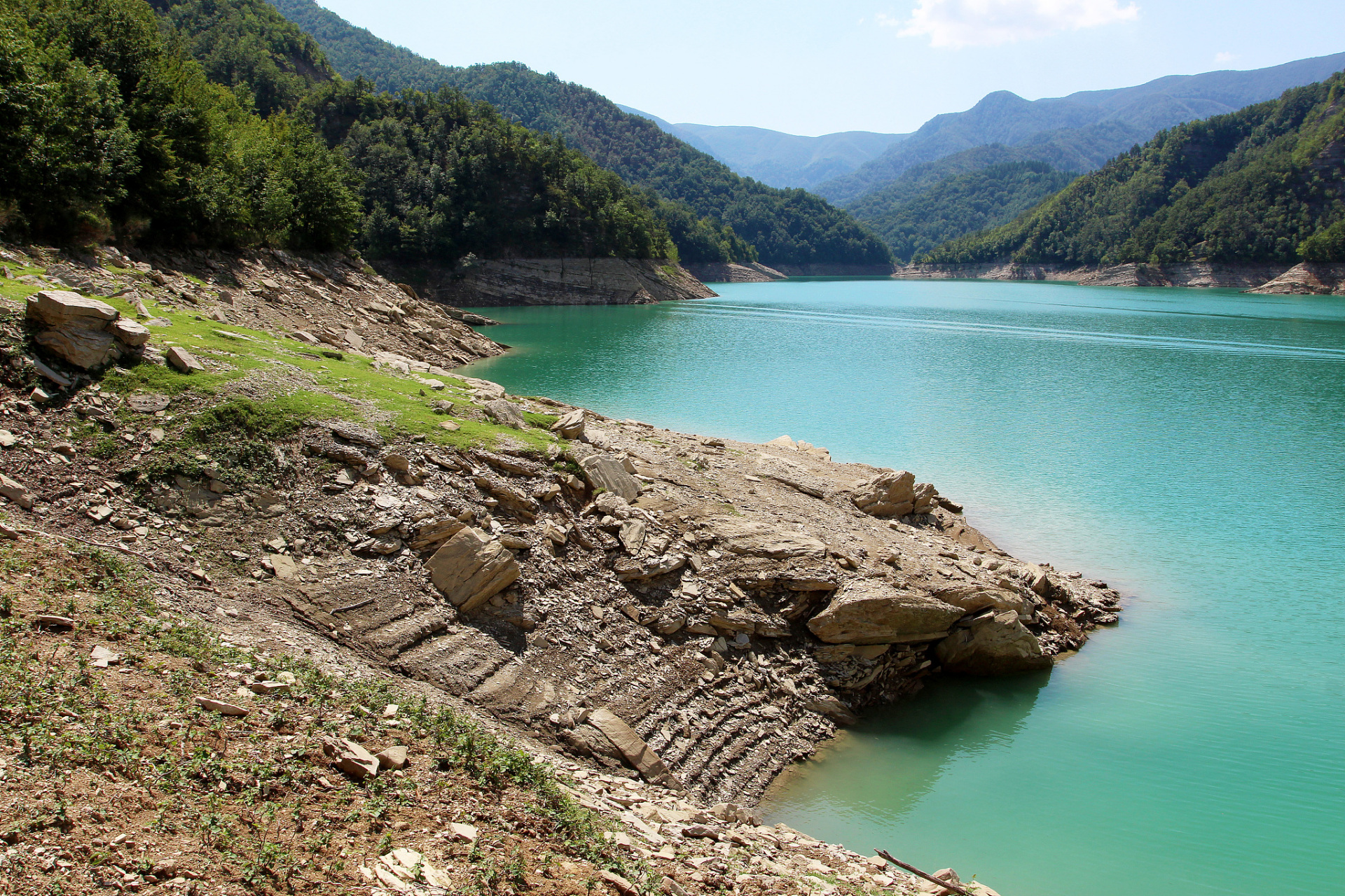 浙江省温州市文成人的性格,如同文成县的母亲河飞云江,在峡谷之中时而