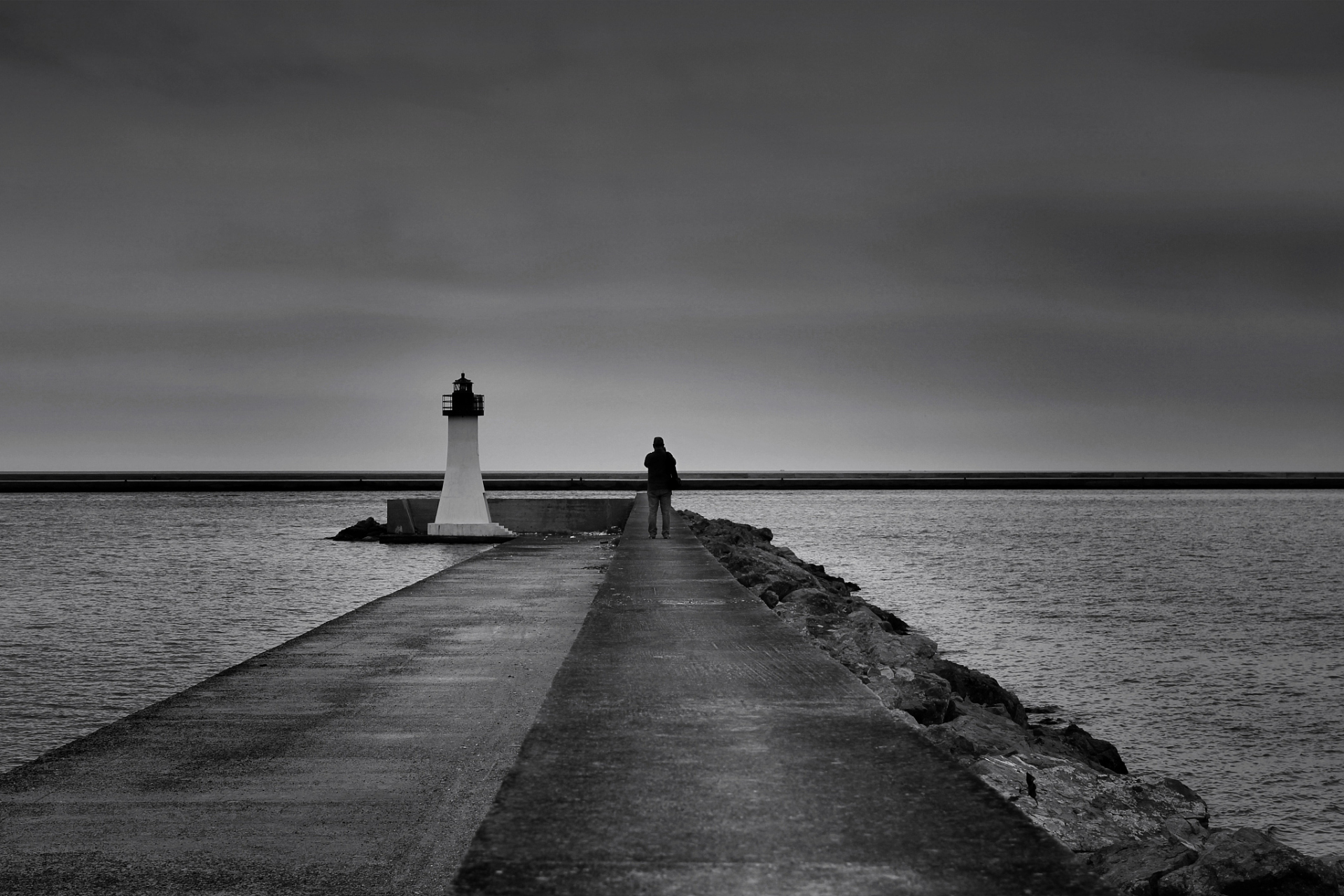 你是否深陷孤独深渊,看周围人匆匆忙忙而只能寂静角落默默无闻?