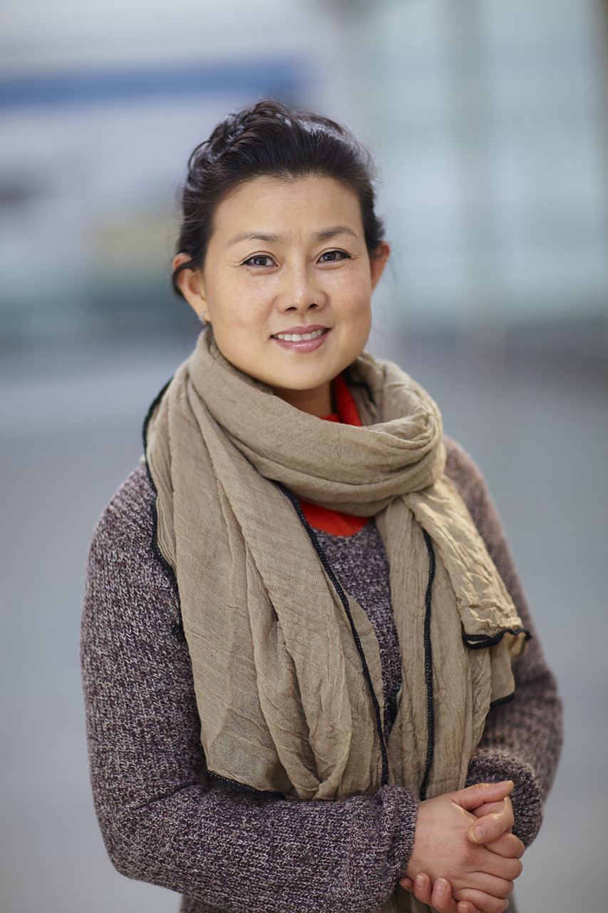 王茜华是影视剧圈的老戏骨演员了,一直都是演一些年代戏,乡土剧的角色