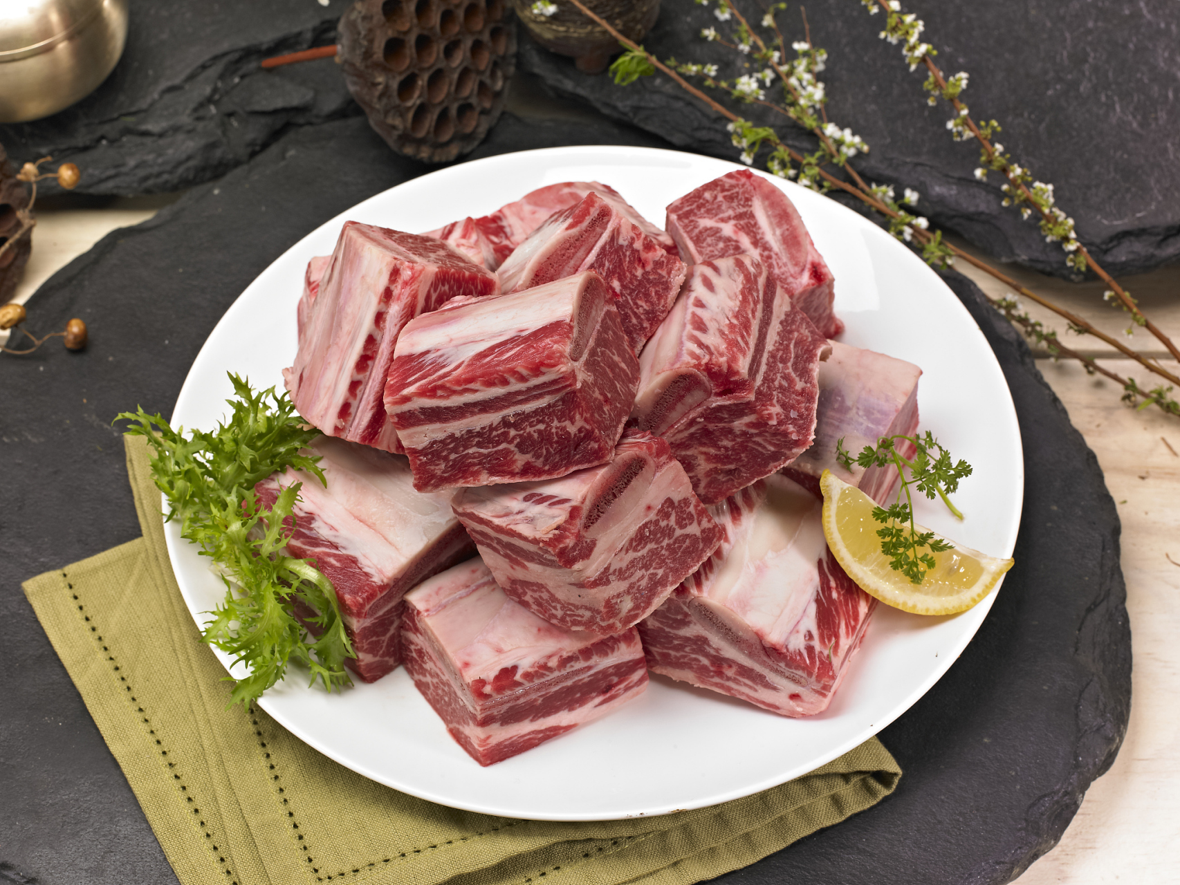 豆浆,粥类等,能稀释胃酸,保护胃粘膜.