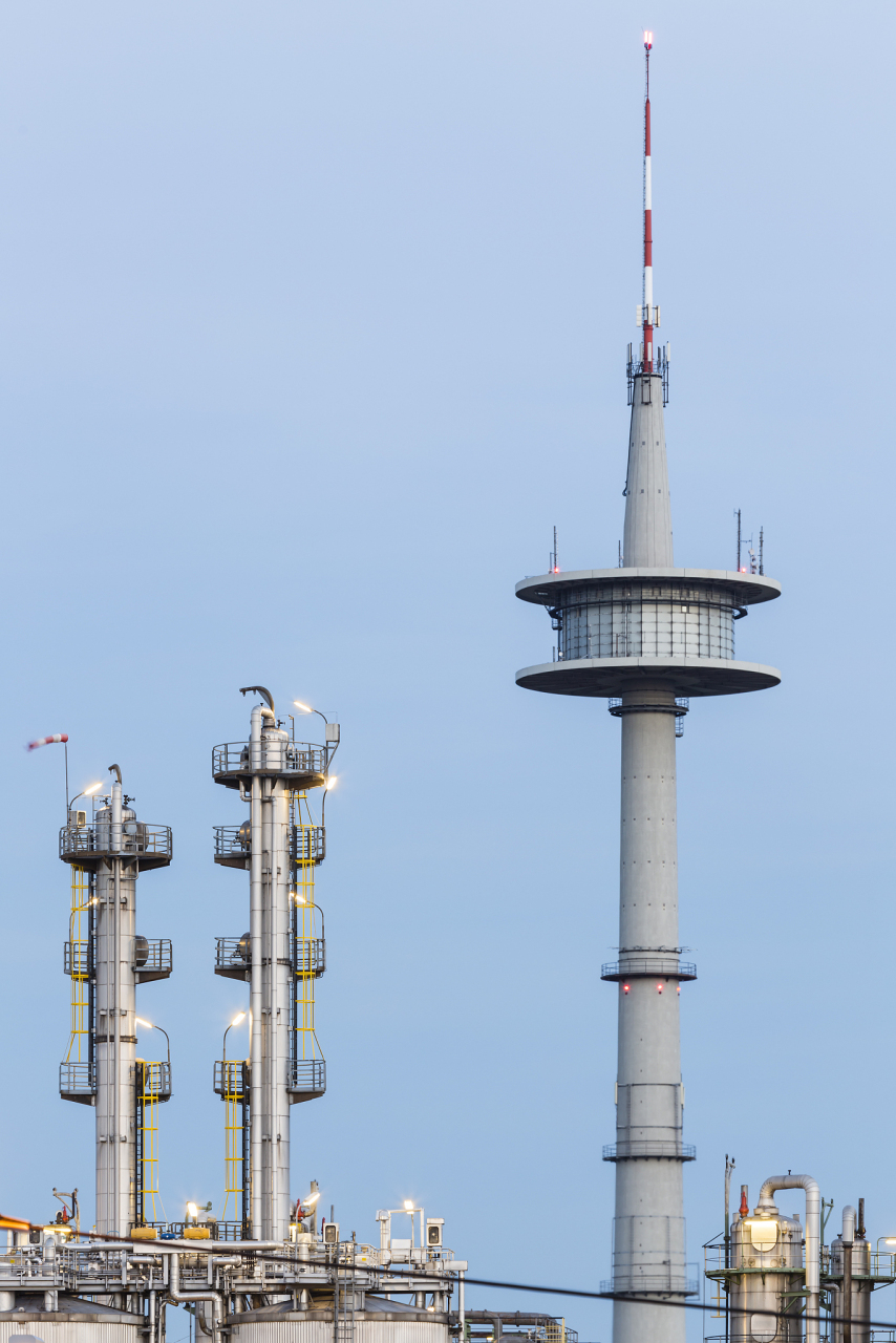 灯塔工厂是一个充满光芒和希望的概念,它被