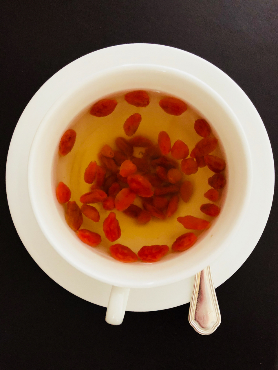 男性长期喝枸杞子泡水,对身体有哪些好处?